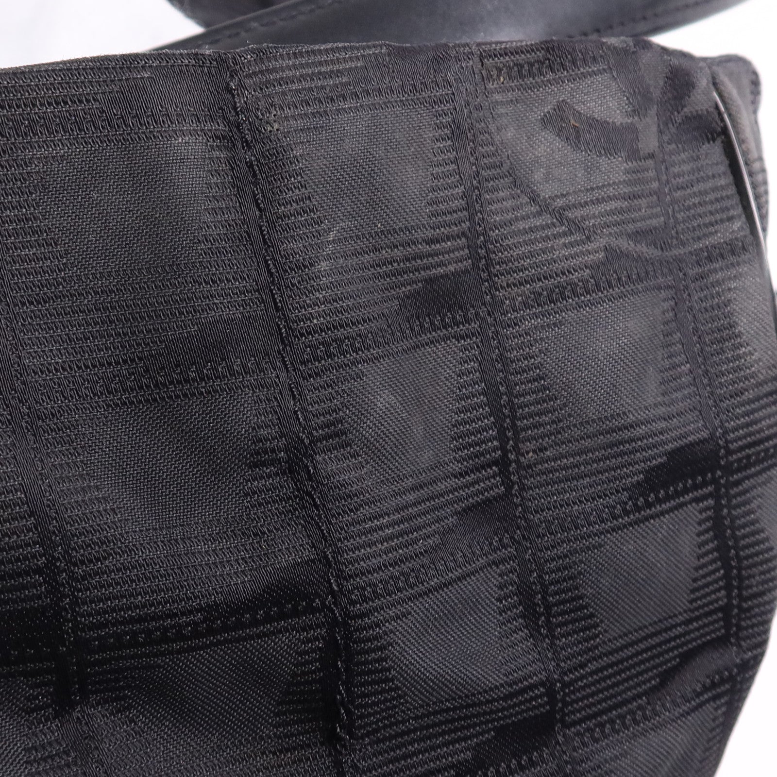 CHANEL 尼龍New Travel Line金扣手挽袋