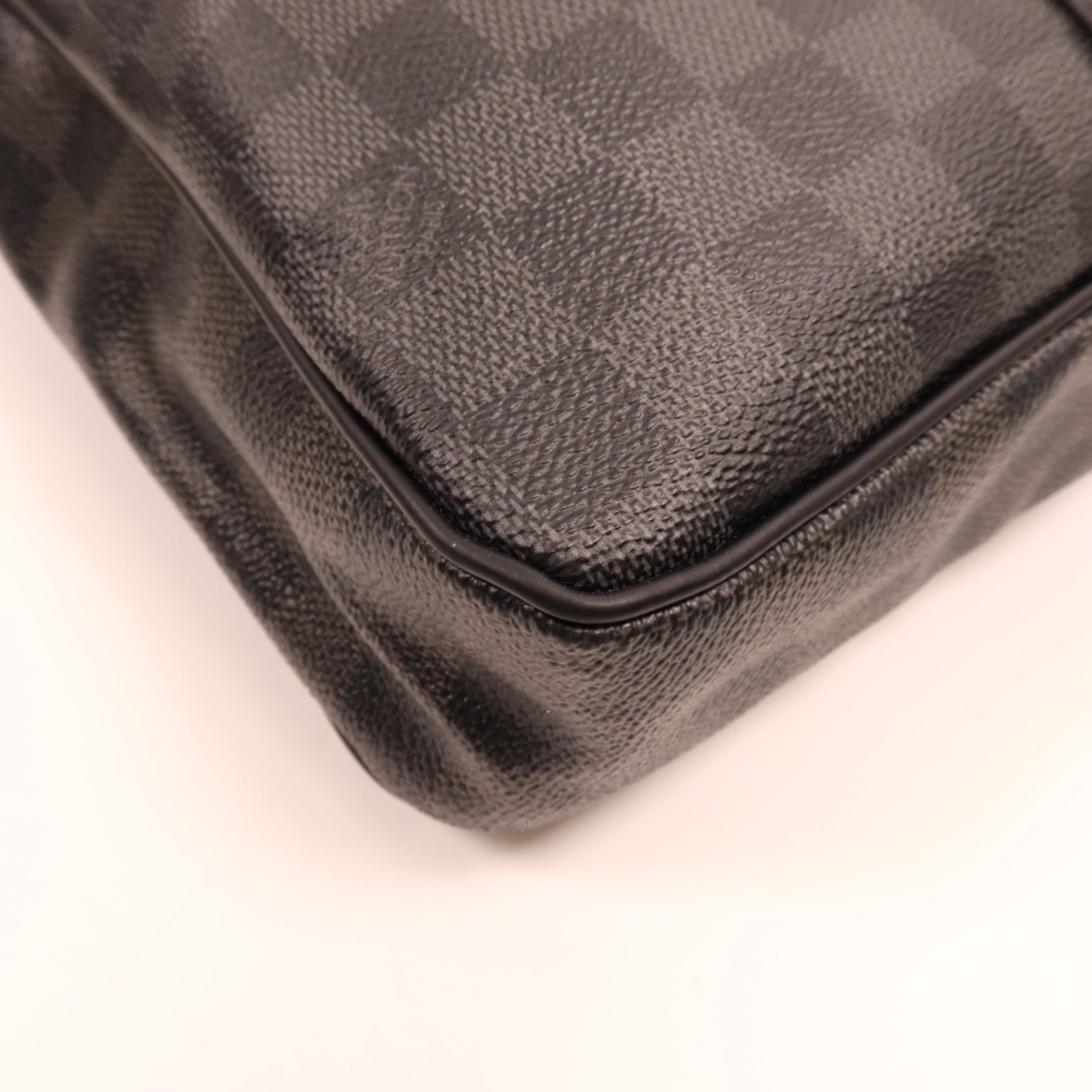 LOUIS VUITTON Damier Graphite Porte Documents Voyage銀扣肩背袋