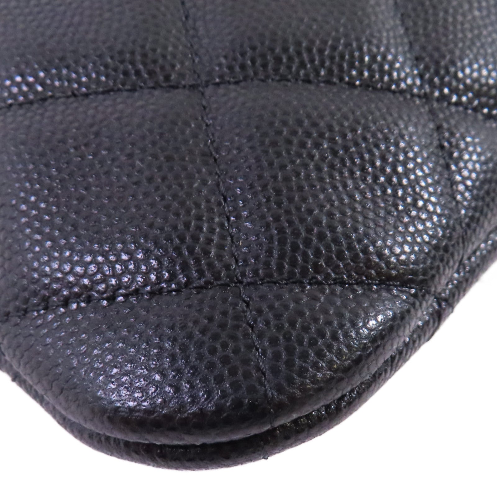 CHANEL 菱格Caviar皮革Pouch金扣手拿包黑色