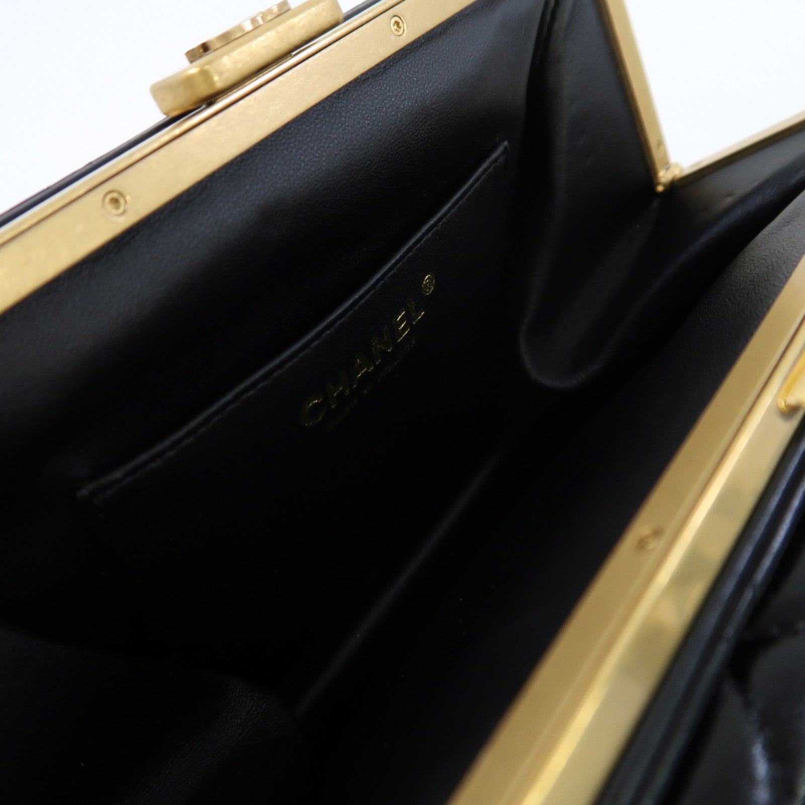 CHANEL 菱格牛皮皮革Chain Shoulder金扣鏈帶肩背袋黑色