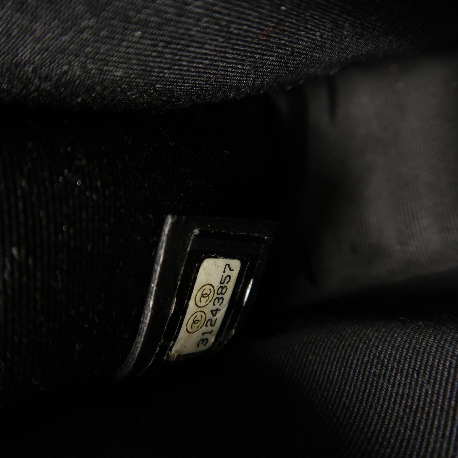 CHANEL 牛皮皮革Messenger Bag金扣肩背袋