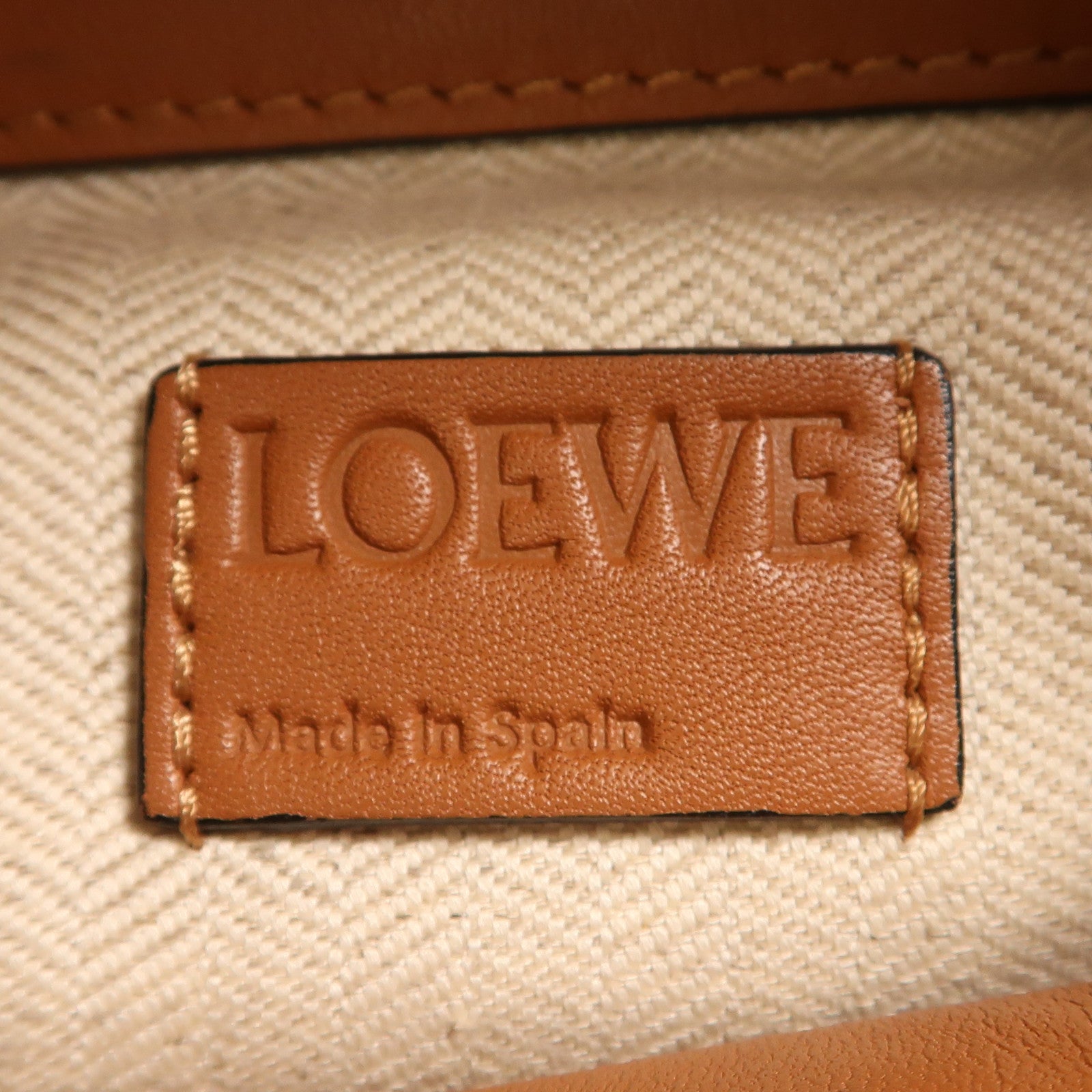 LOEWE 皮革Flamenco Clutch銀扣肩背袋