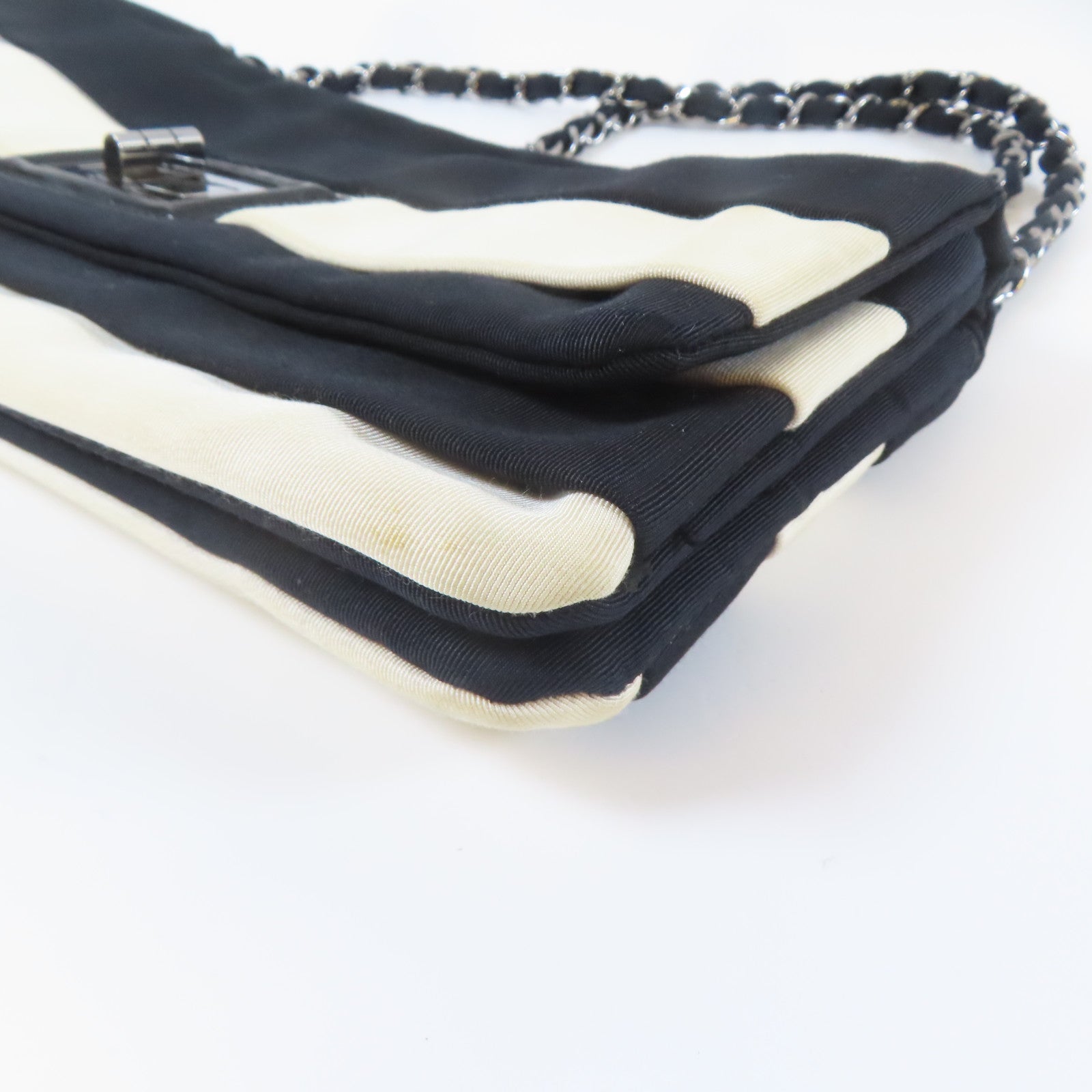 CHANEL 【激減優惠】帆布Chain Shoulder銀扣鏈帶肩背袋黑色/白色