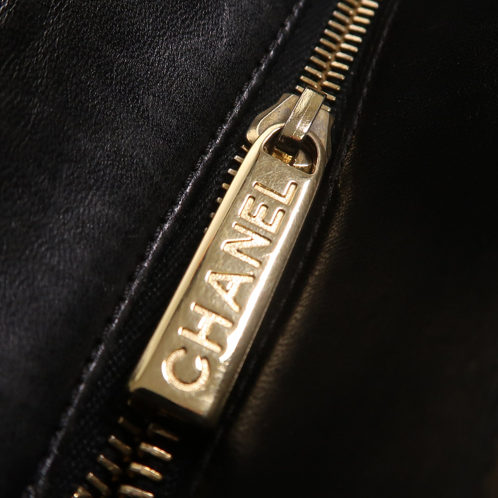 CHANEL 牛皮皮革Vintage Shoulder Bag金扣肩背袋