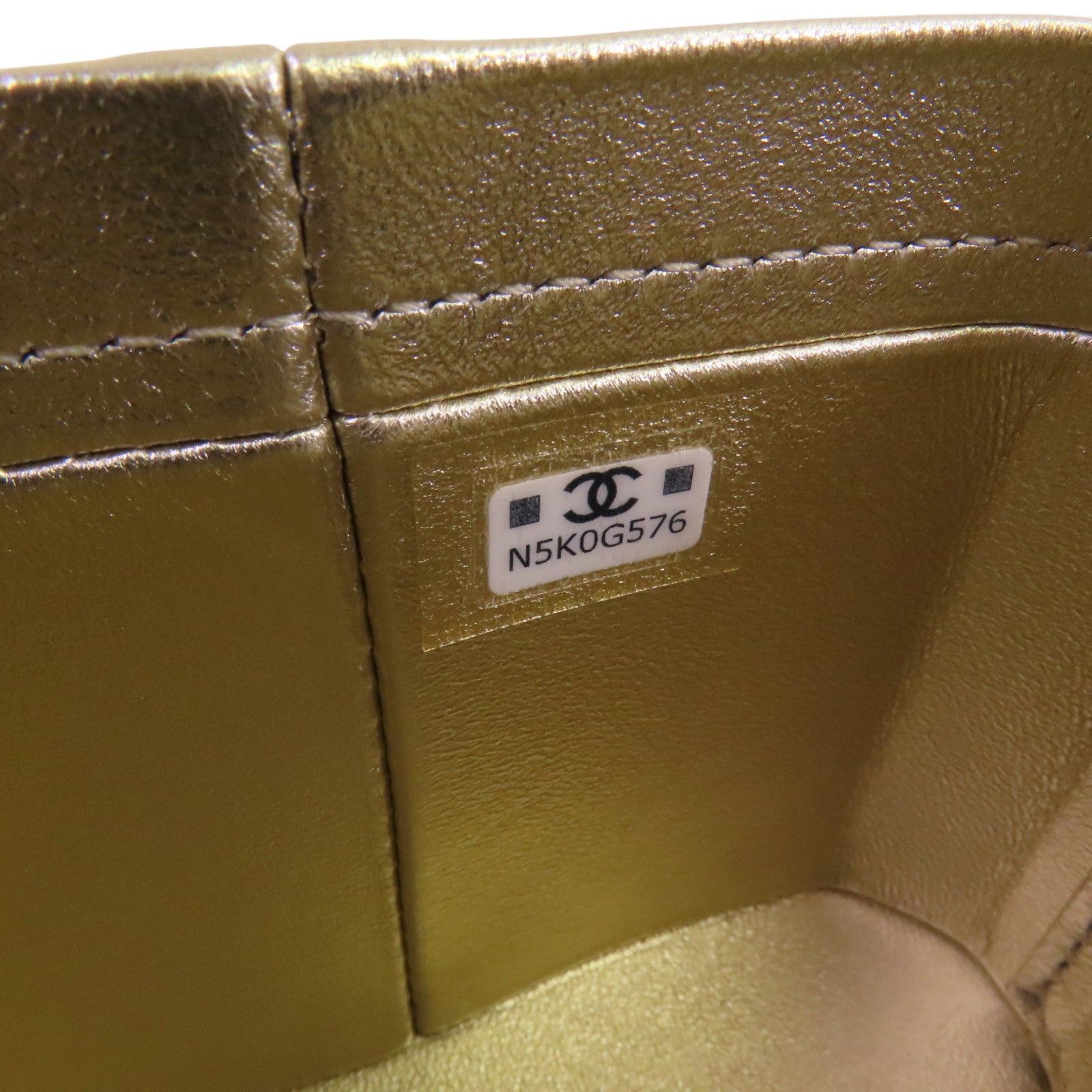 CHANEL 牛皮皮革Vanity Case金扣鏈帶肩背袋