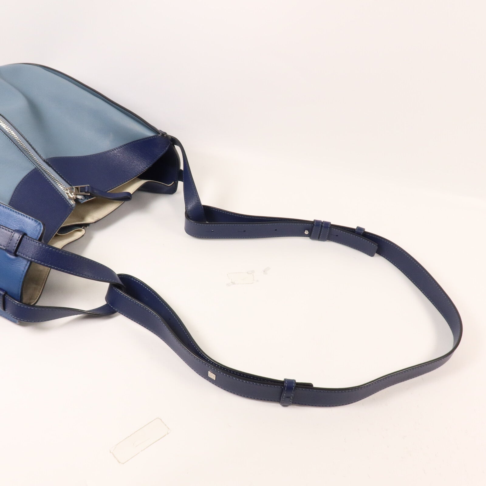 LOEWE 牛皮皮革Hammock Small手挽肩背兩用袋