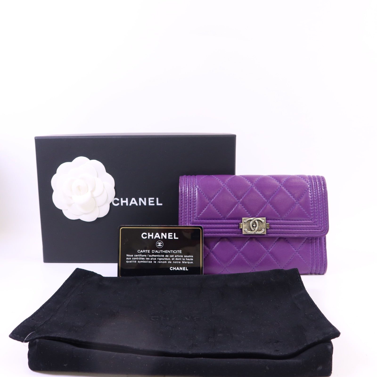 CHANEL 羊皮皮革Boy Bifold Wallet銀扣錢包