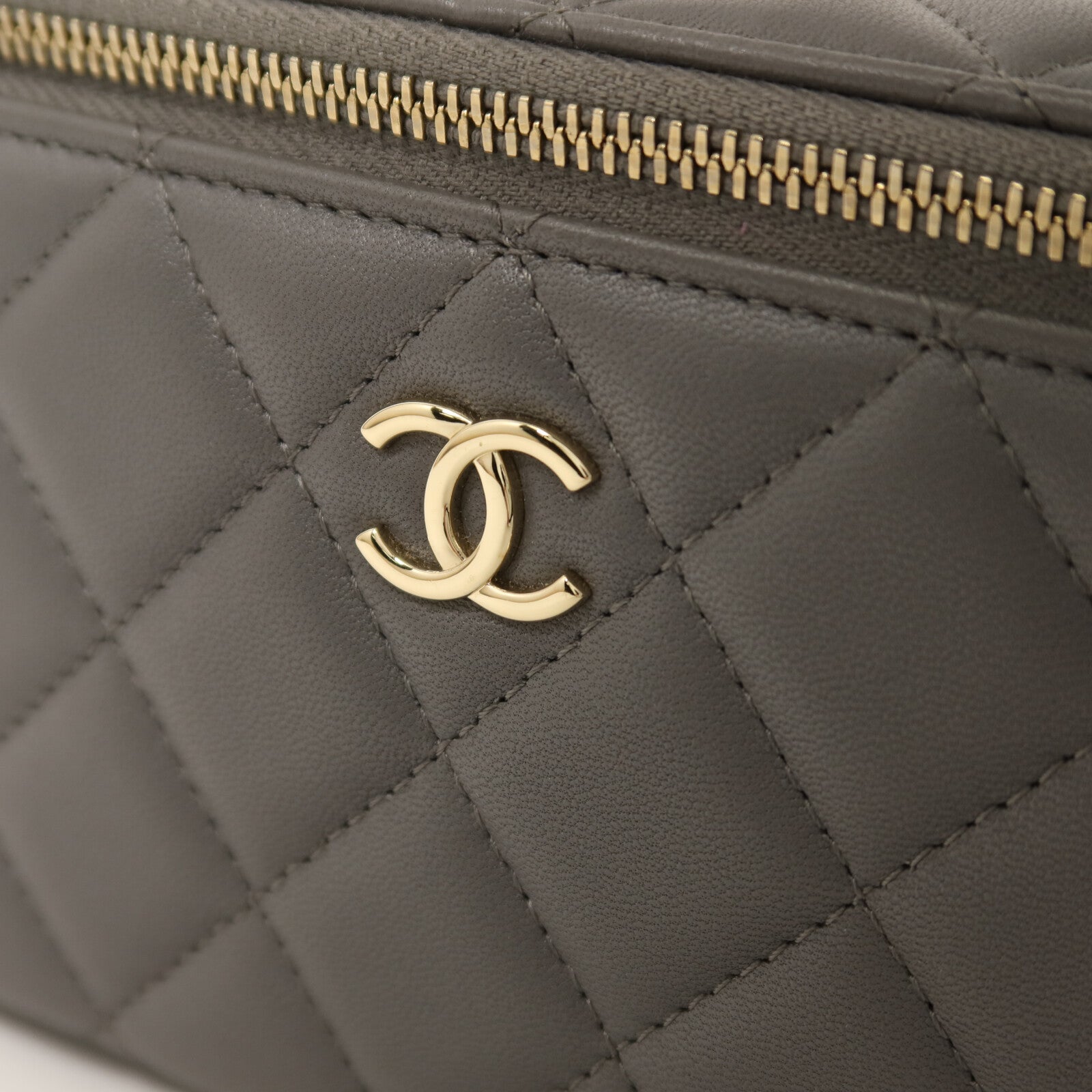 CHANEL 羊皮皮革Vanity Case金扣鏈帶手挽肩背兩用袋