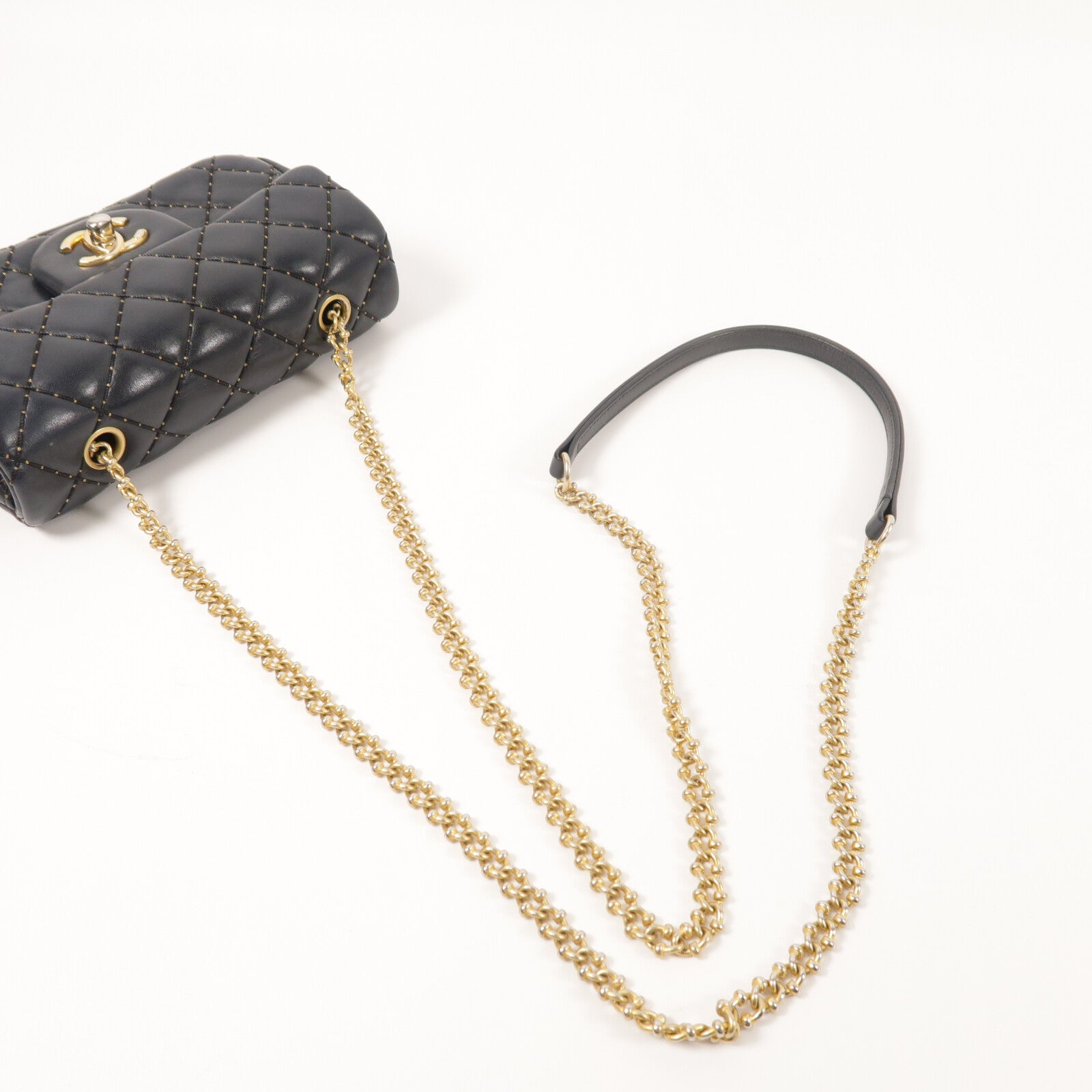 CHANEL 羊皮皮革Chain Shoulder金扣鏈帶肩背袋