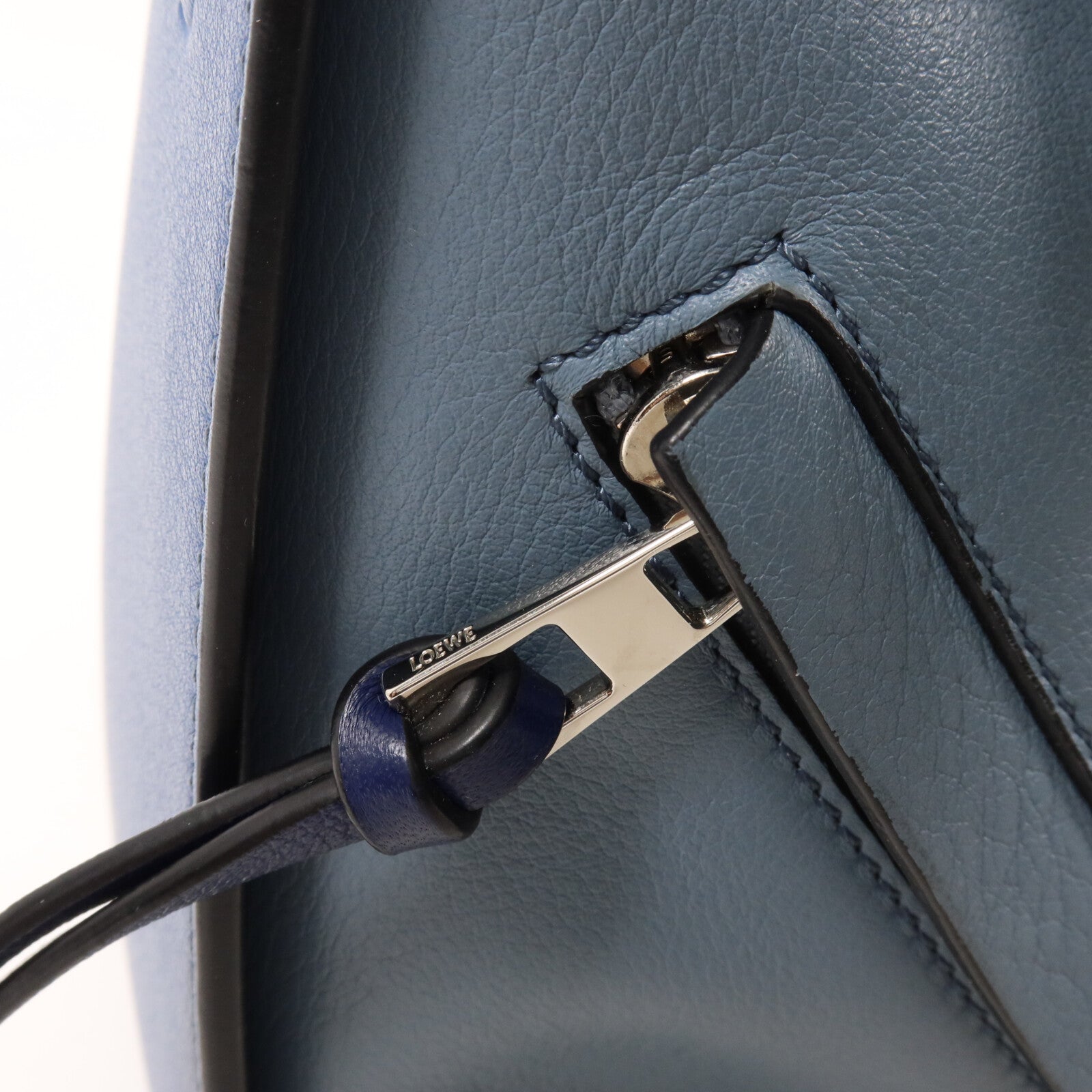 LOEWE 牛皮皮革Hammock Small手挽肩背兩用袋