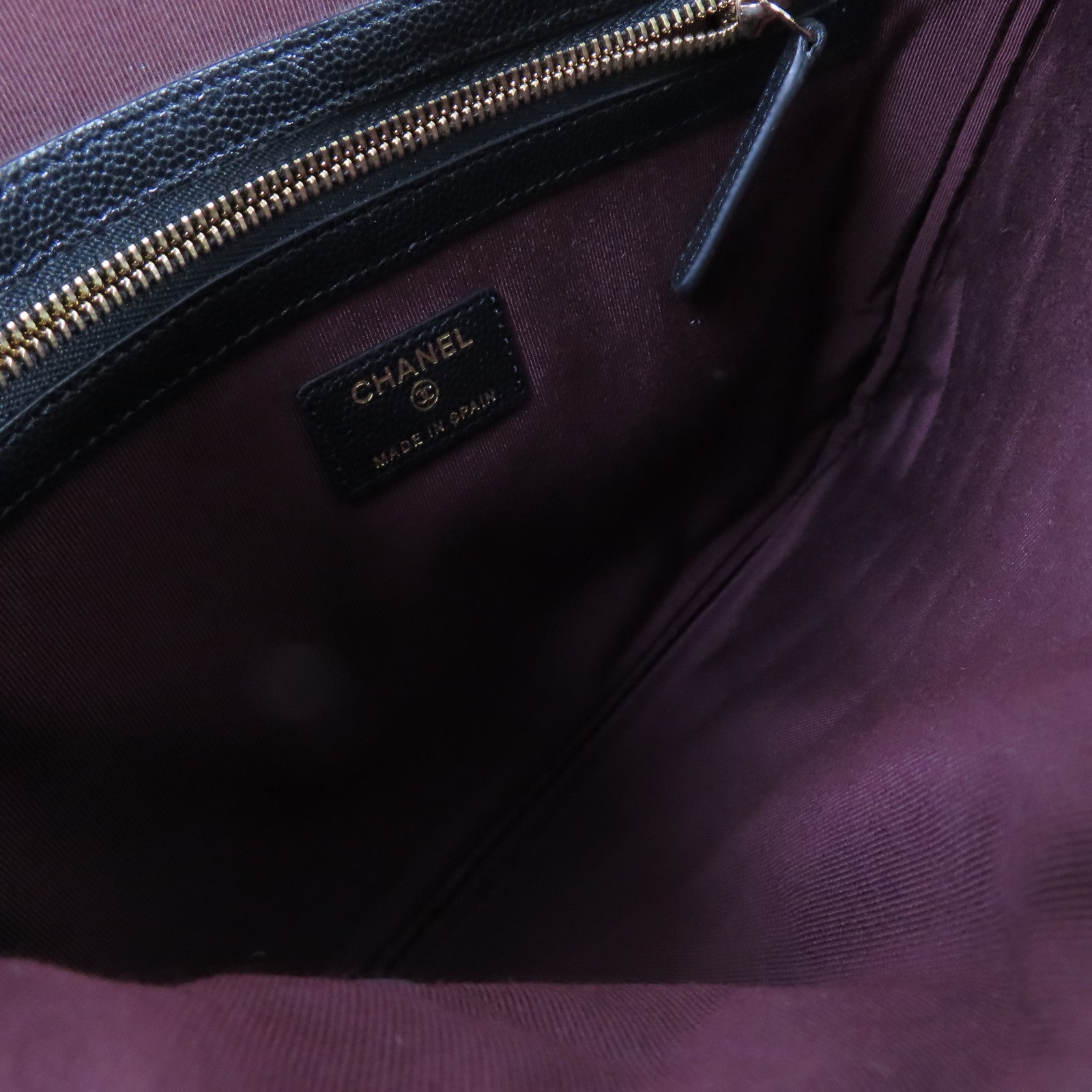 CHANEL 菱格Caviar皮革Pouch金扣手拿包黑色