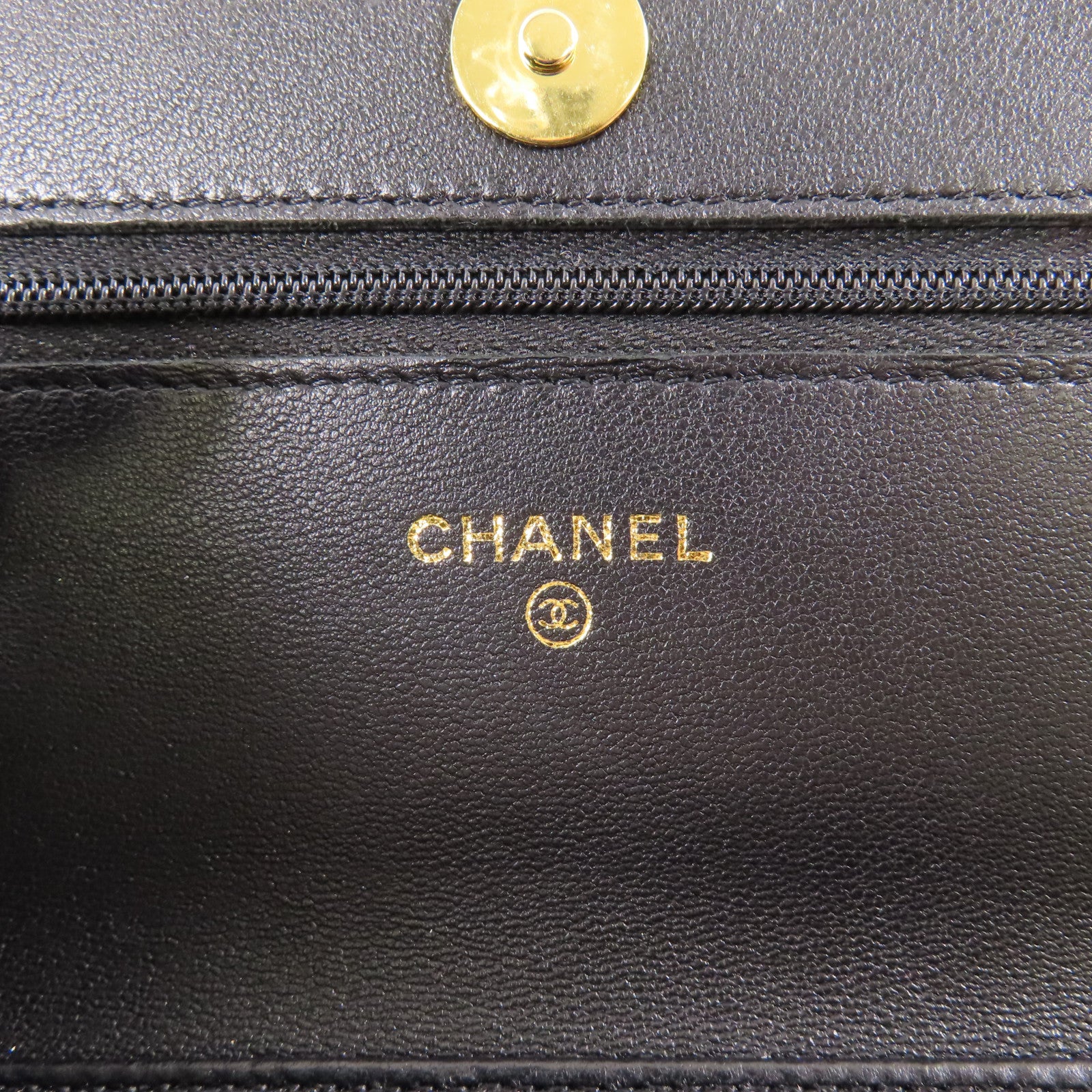 CHANEL 皮革WOC Wallet On Chain金扣鏈帶肩背袋