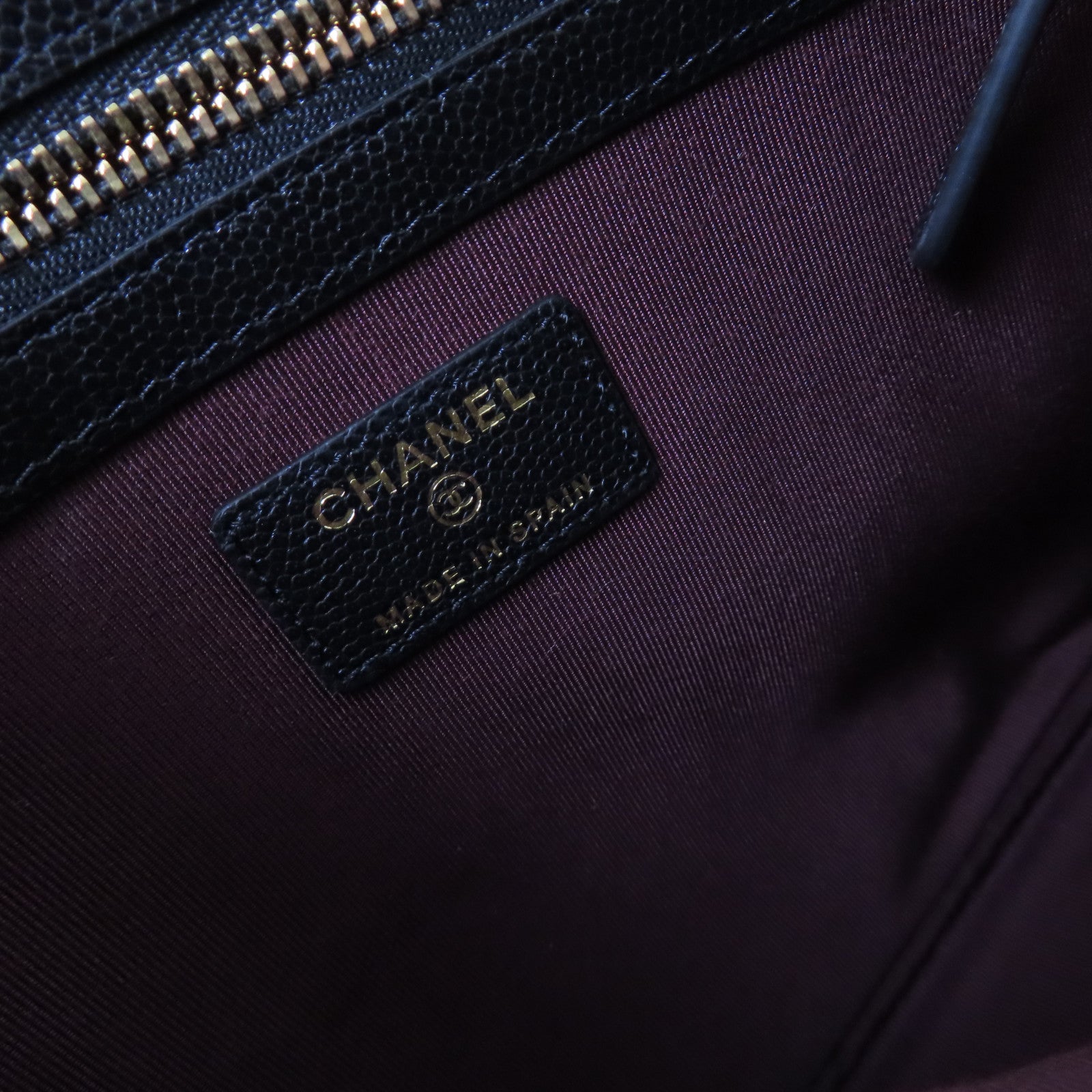 CHANEL 菱格Caviar皮革Pouch金扣手拿包黑色
