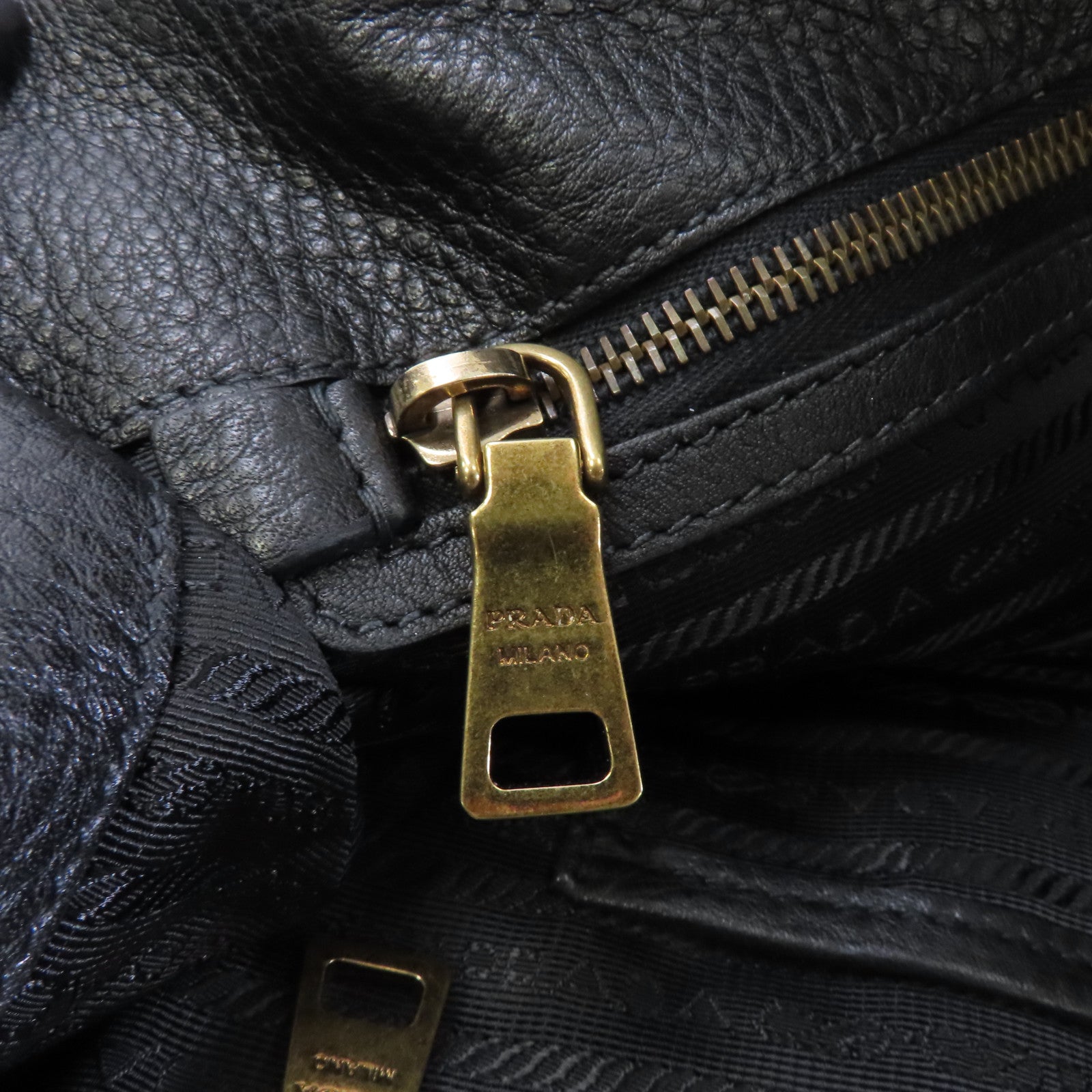 PRADA 尼龍/皮革2 Way Shoulder金扣手挽肩背兩用袋黑色