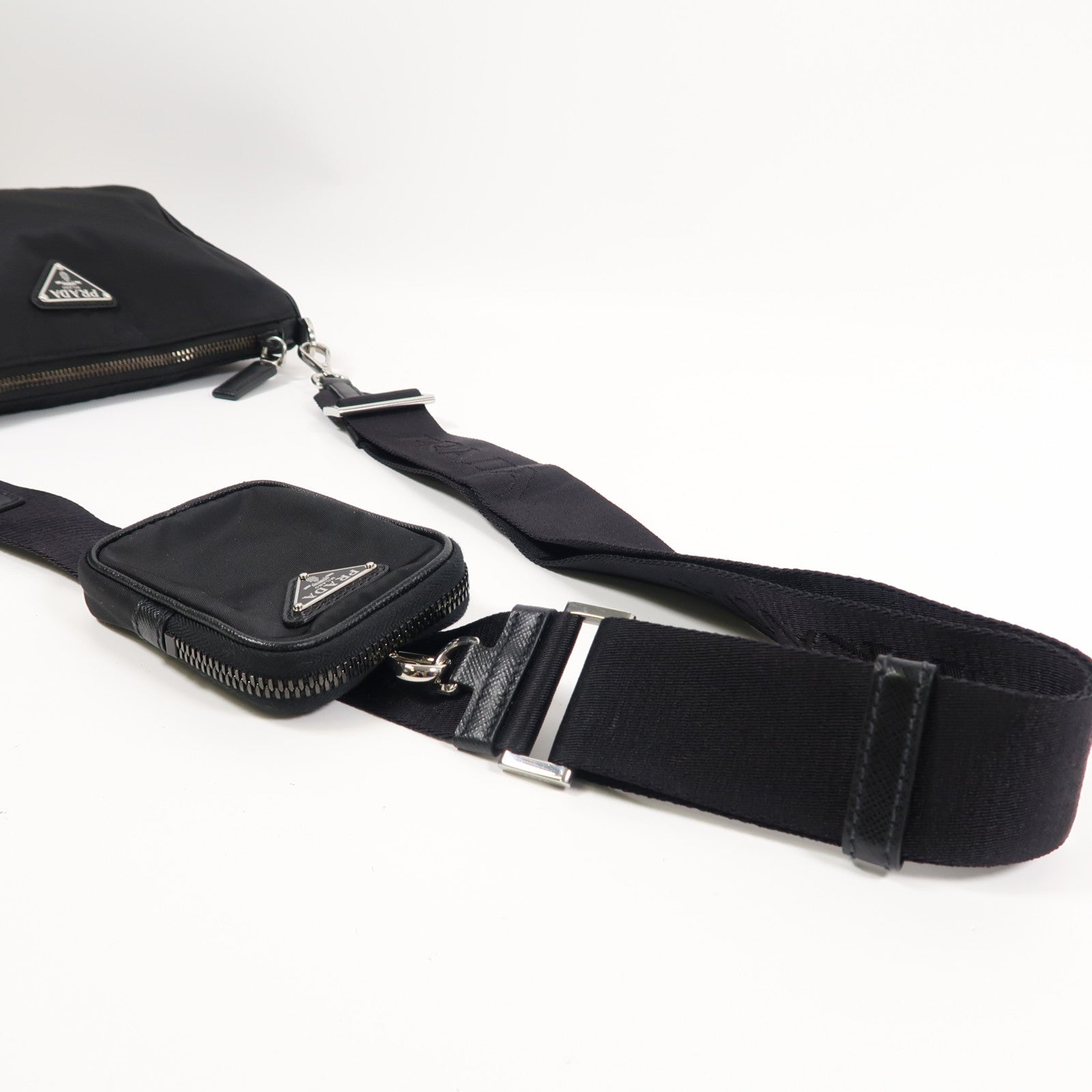 PRADA 尼龍Re-Nylon Shoulder Bag銀扣肩背袋黑色