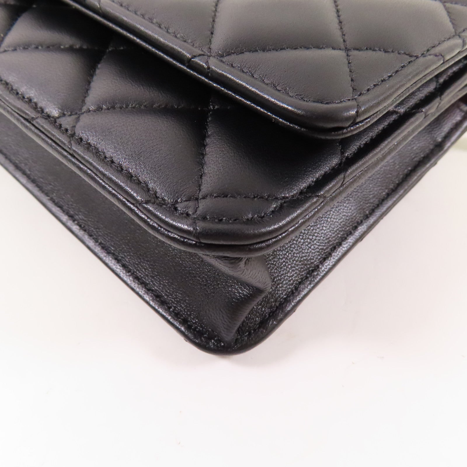 CHANEL 皮革WOC Wallet On Chain金扣鏈帶肩背袋