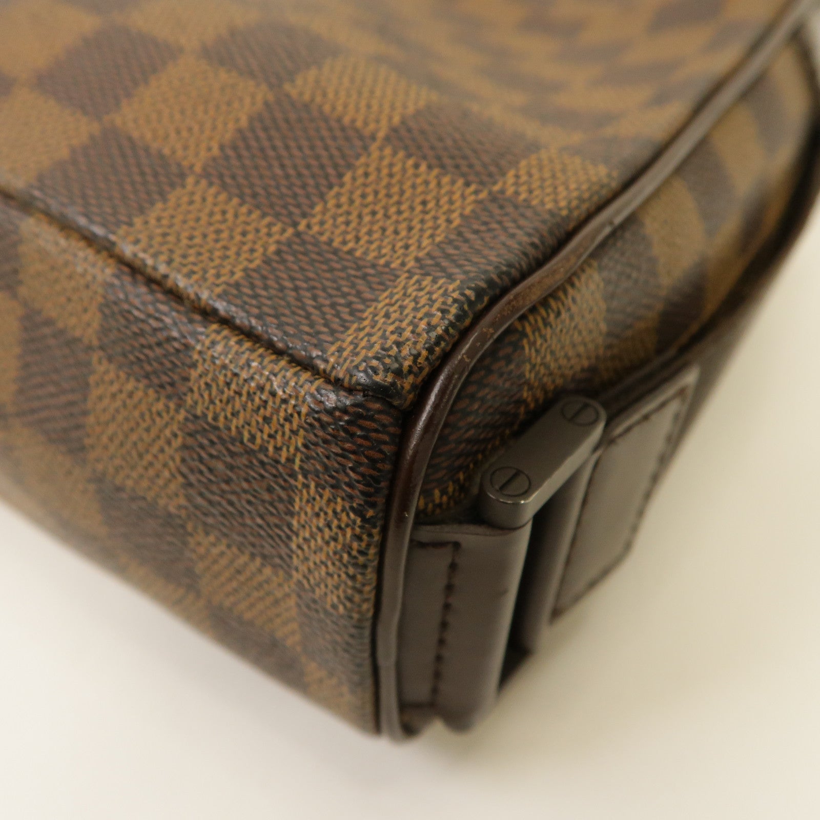 LOUIS VUITTON Damier Olav PM金扣肩背袋啡色