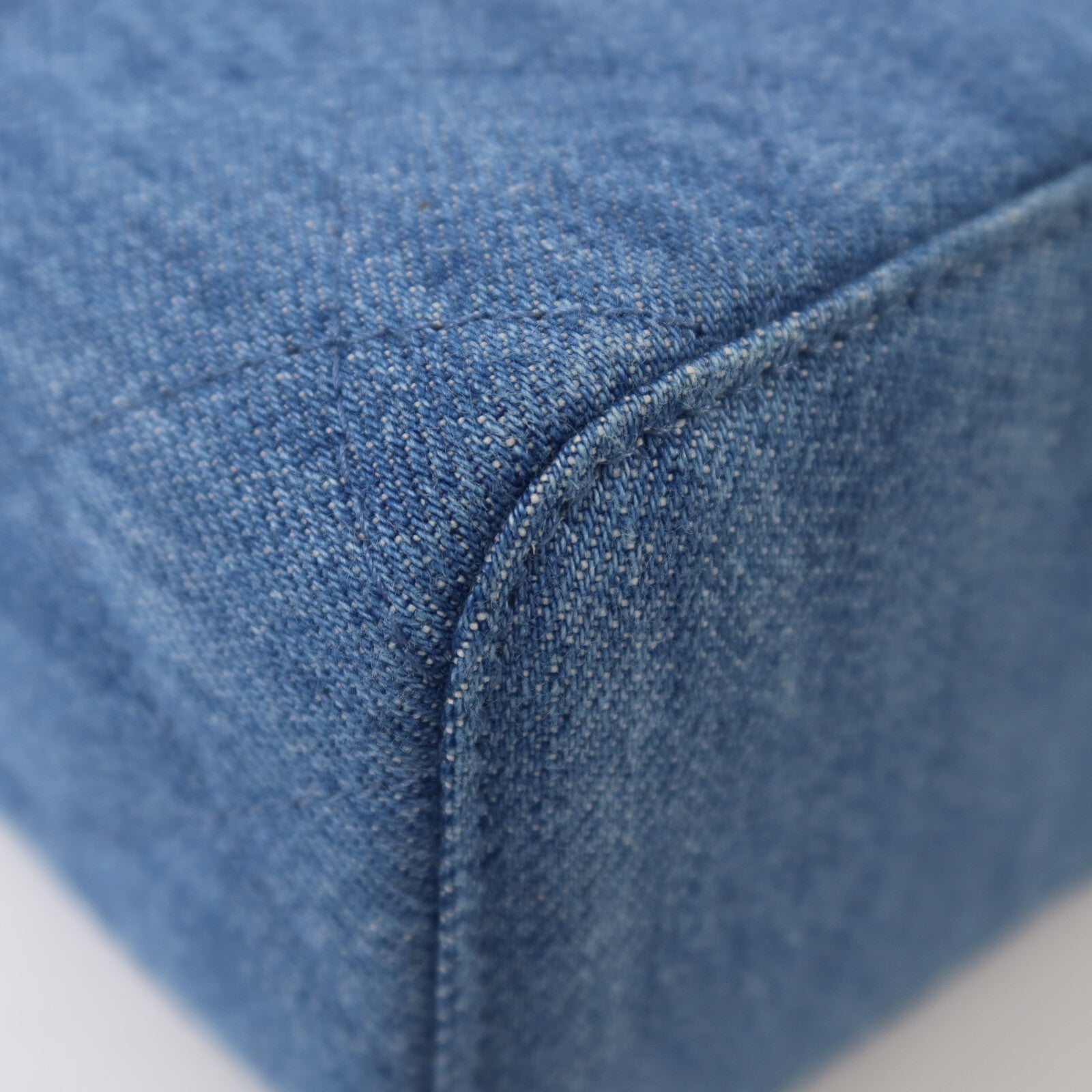 CHANEL 牛仔布Mini Vanity Case鏈帶肩背袋