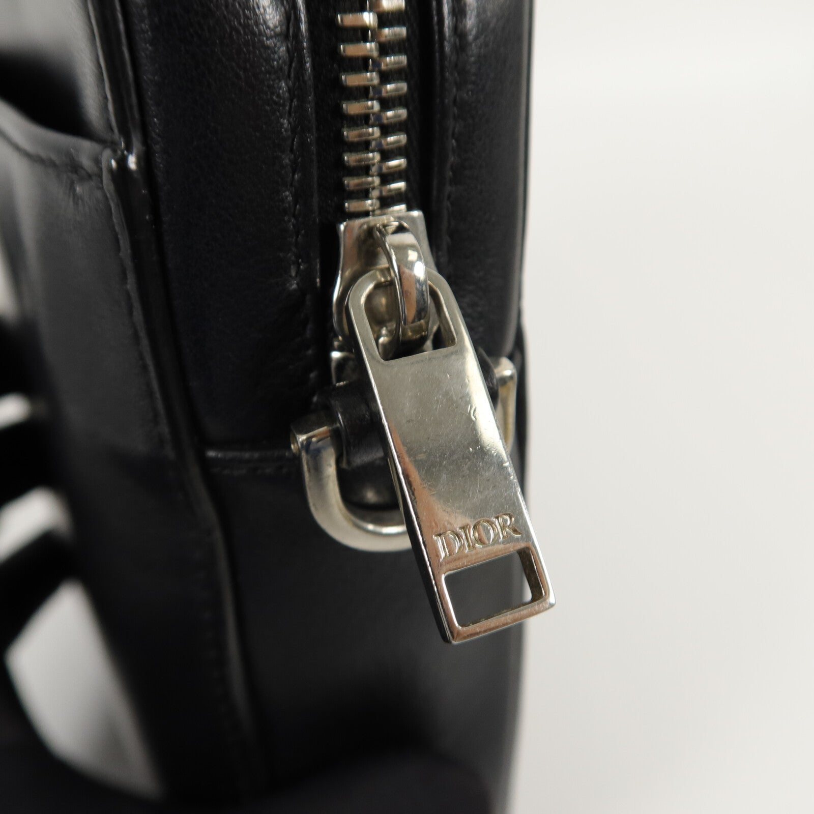 Dior 牛皮皮革World Tour Messenger肩背袋
