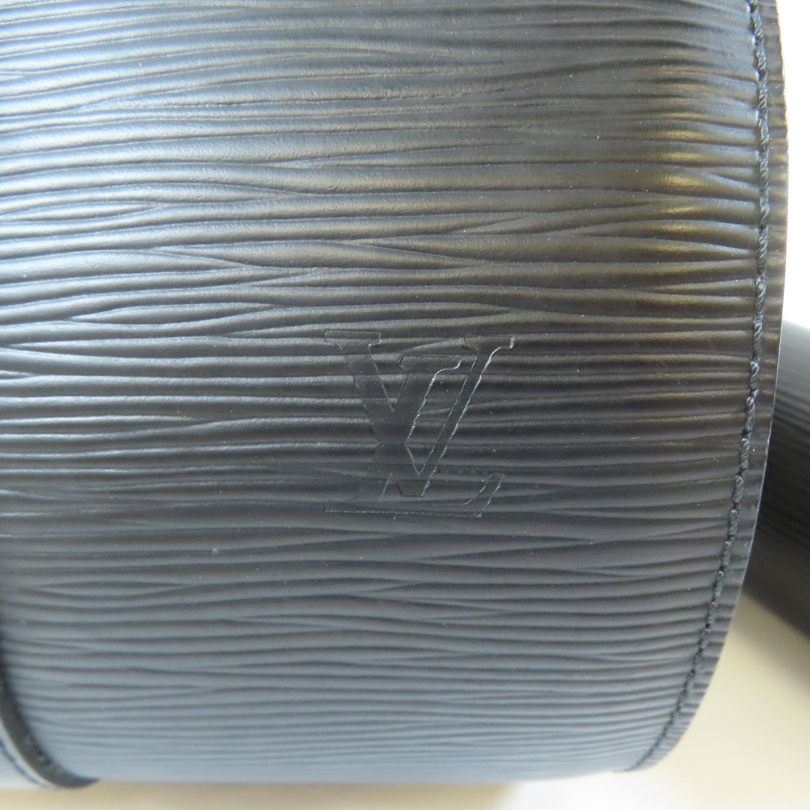 LOUIS VUITTON 【激減優惠】Epi Soufflot銀扣手挽袋黑色