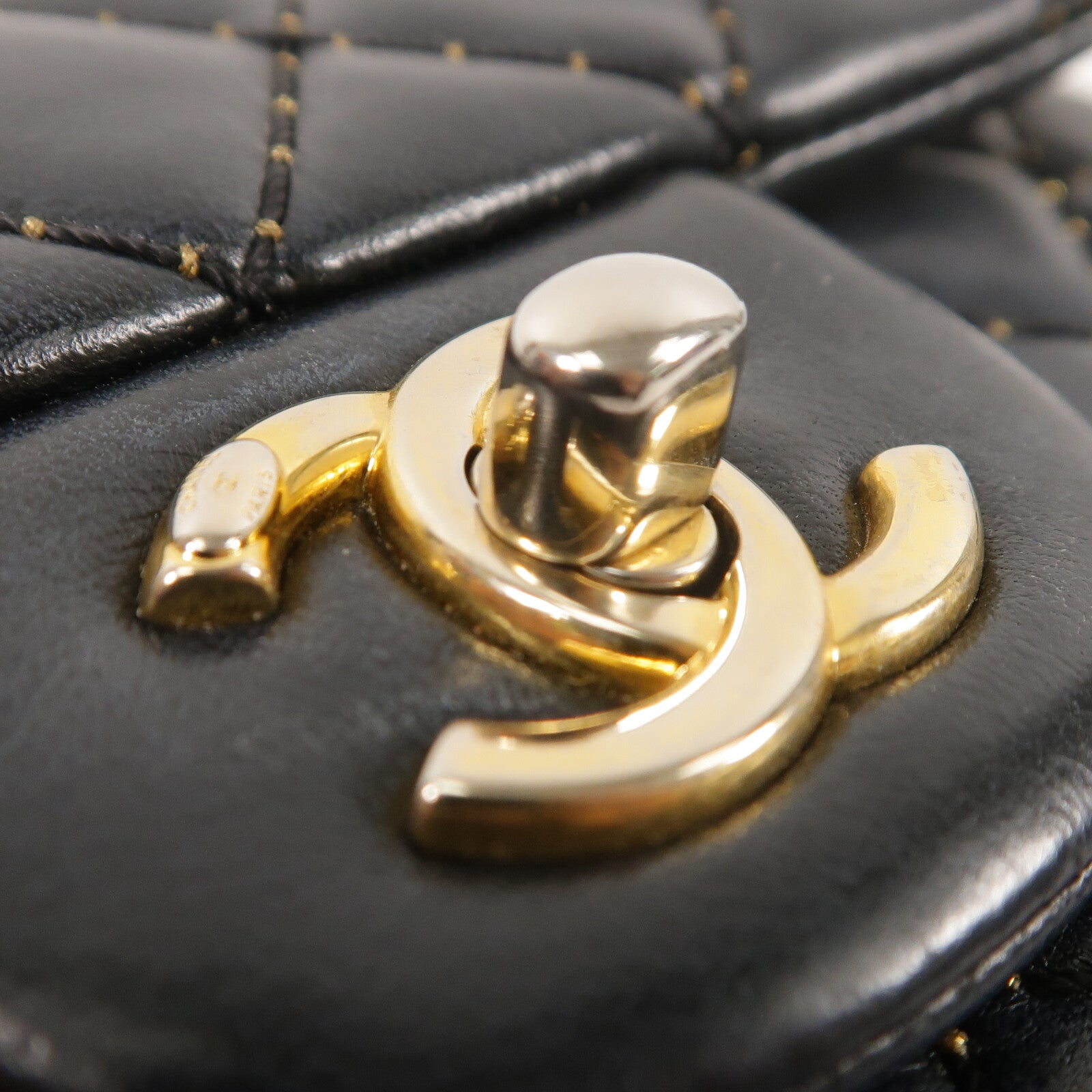 CHANEL 羊皮皮革Chain Shoulder金扣鏈帶肩背袋