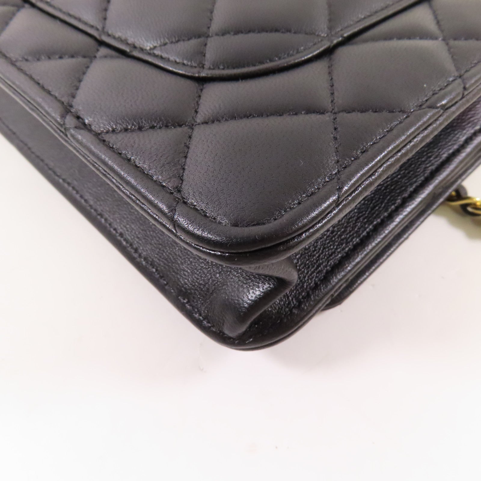 CHANEL 皮革WOC Wallet On Chain金扣鏈帶肩背袋