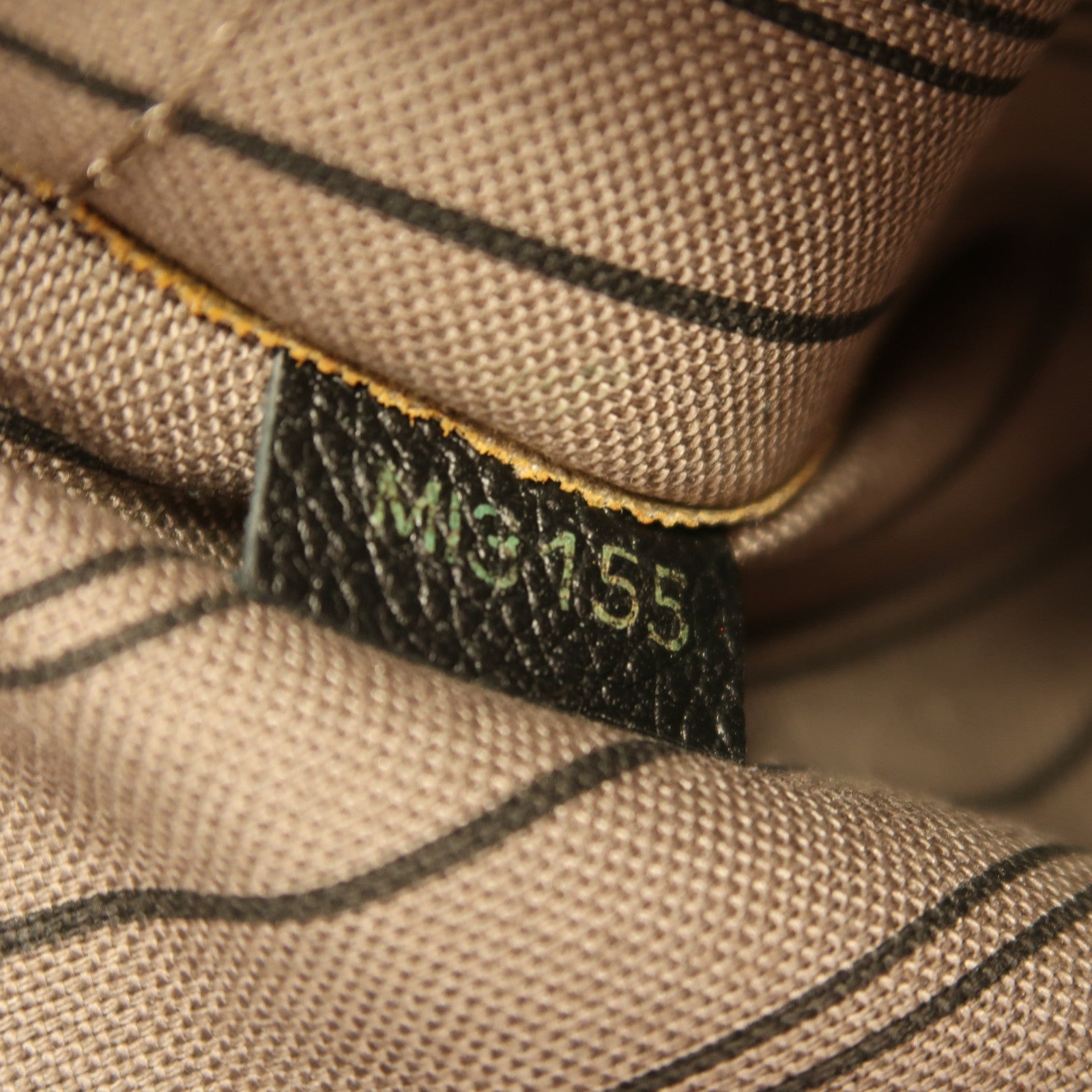LOUIS VUITTON Monogram Empreinte Montaigne MM手挽肩背兩用袋
