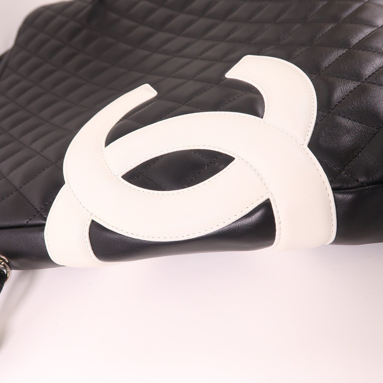 CHANEL 牛皮皮革Cambon Shoulder Bag銀扣肩背袋