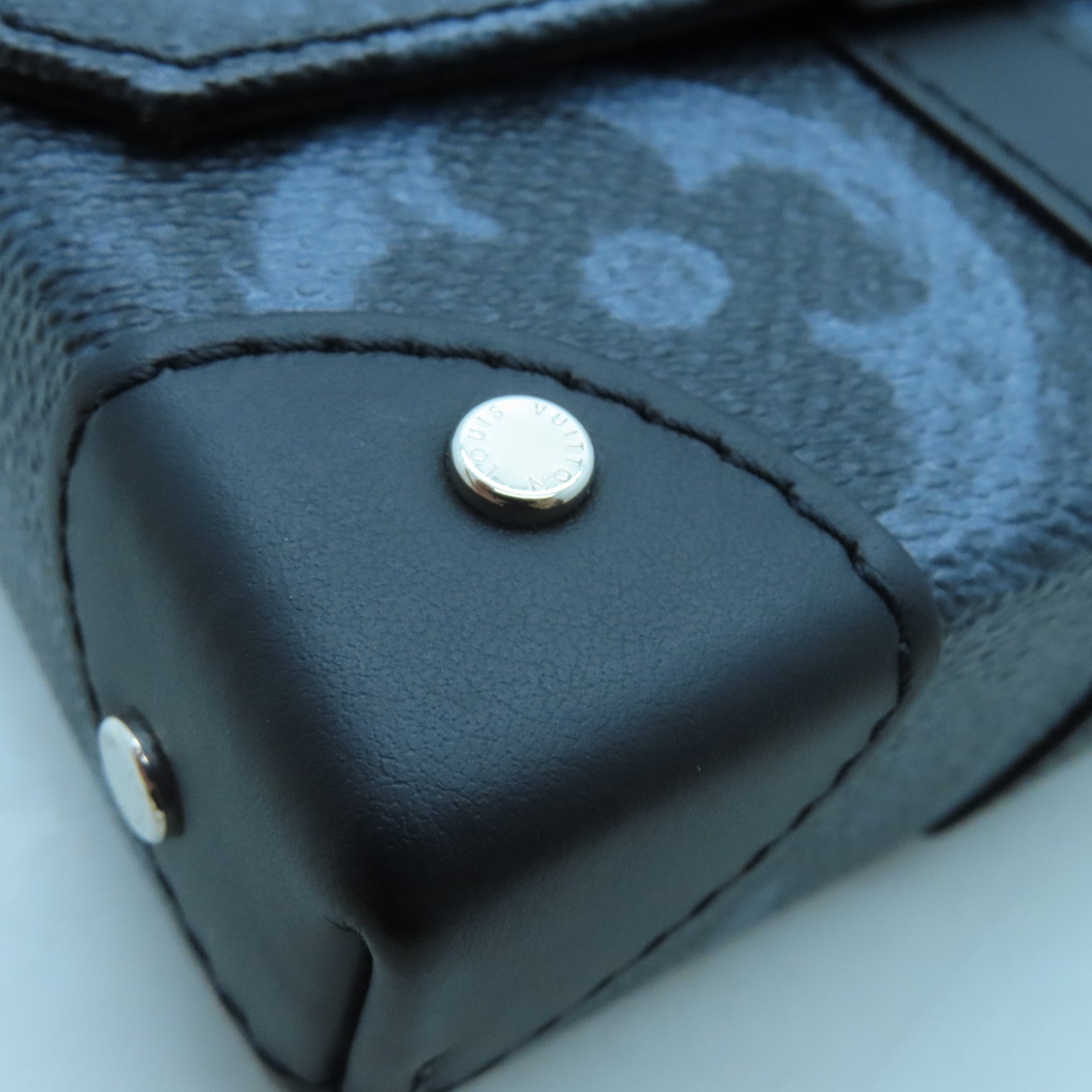 LOUIS VUITTON Monogram Pastel Noir Pastel Trunk銀扣肩背袋黑色