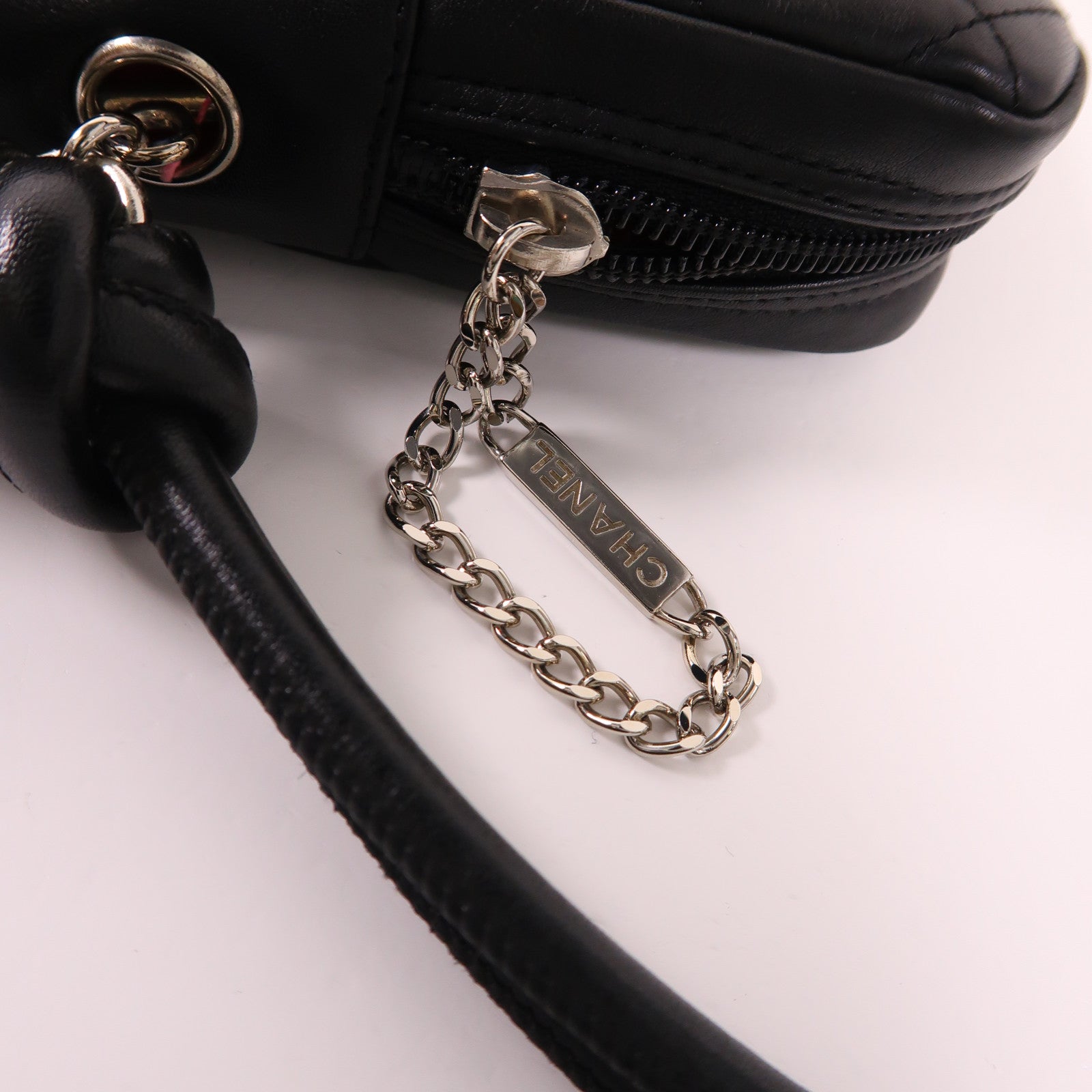 CHANEL 牛皮皮革Cambon Shoulder Bag銀扣肩背袋