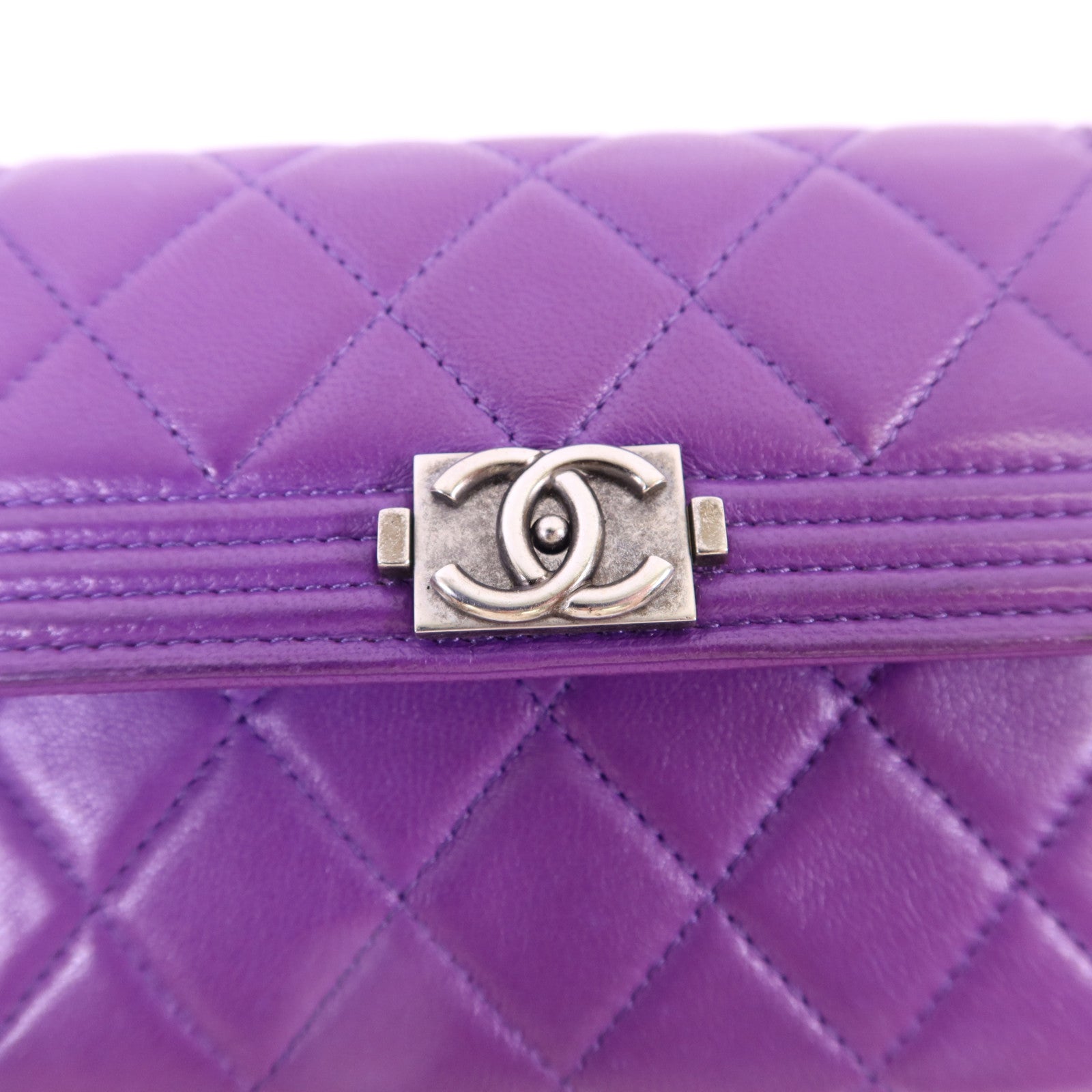 CHANEL 羊皮皮革Boy Bifold Wallet銀扣錢包