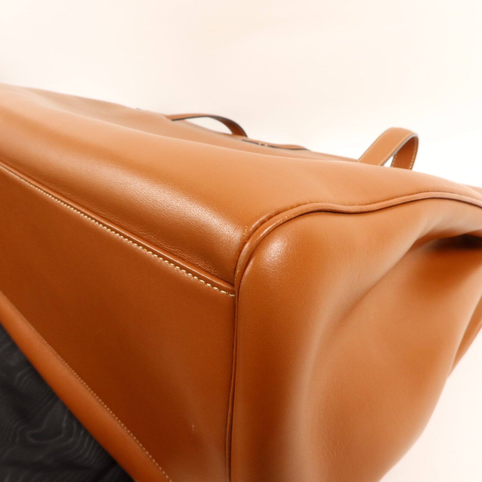 CELINE 牛皮皮革Soft 16肩背袋