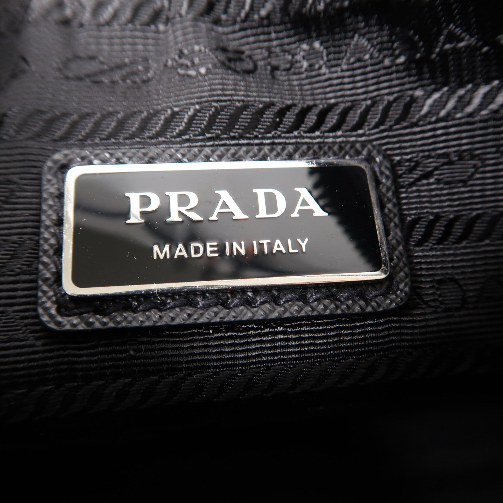 PRADA 尼龍Re-Nylon Shoulder Bag銀扣肩背袋黑色