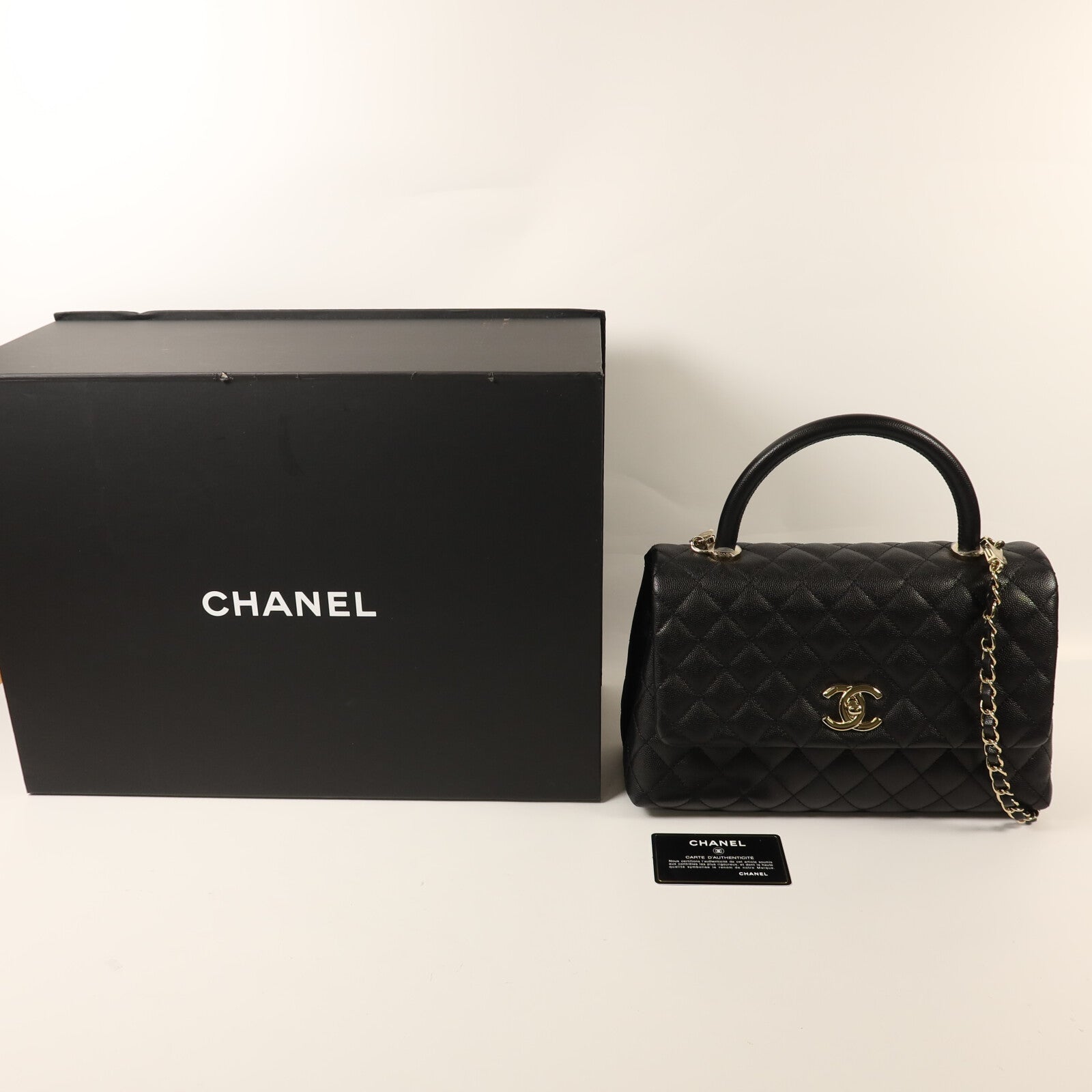 CHANEL 牛皮皮革Coco Handle Medium金扣鏈帶手挽肩背兩用袋
