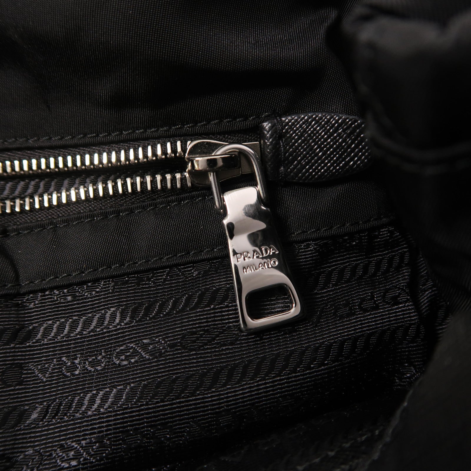 PRADA 尼龍2 Way Shoulder銀扣手挽肩背兩用袋