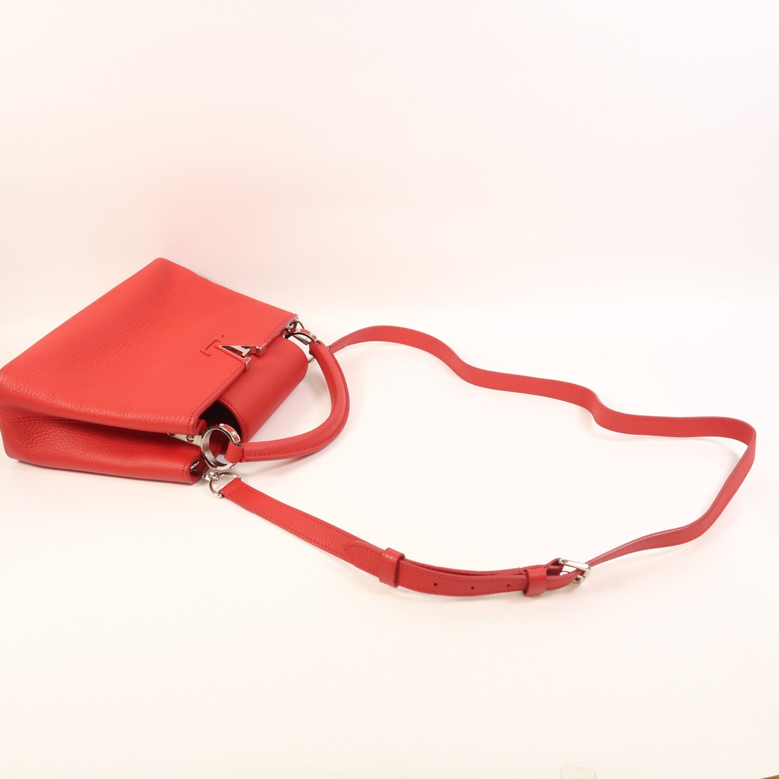LOUIS VUITTON 【激減優惠】Taurillon Capucines BB銀扣手挽肩背兩用袋