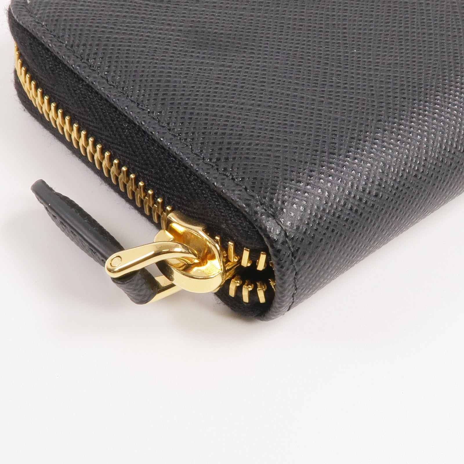 PRADA Saffiano皮革Coin Case金扣零錢包