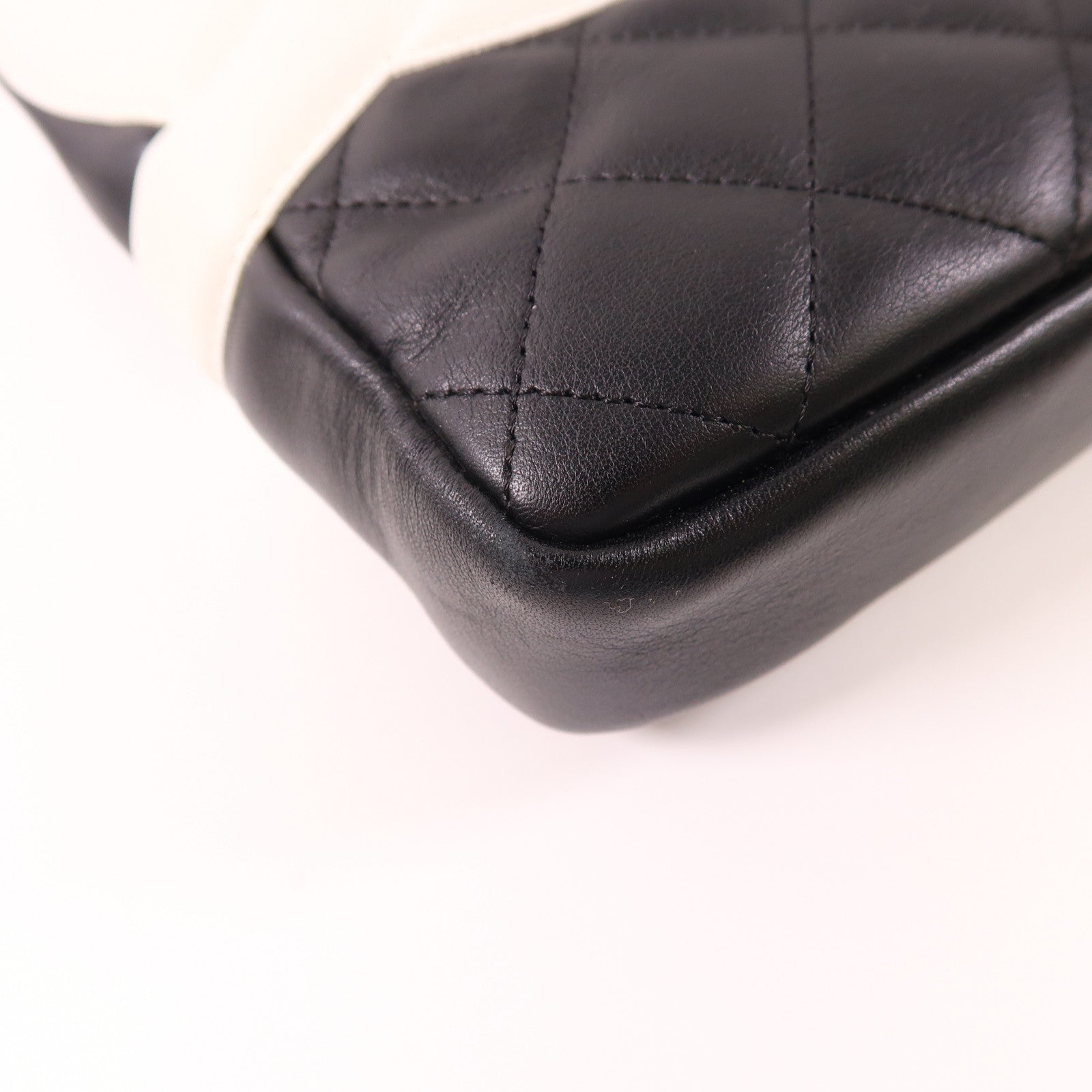 CHANEL 牛皮皮革Cambon Shoulder Bag銀扣肩背袋