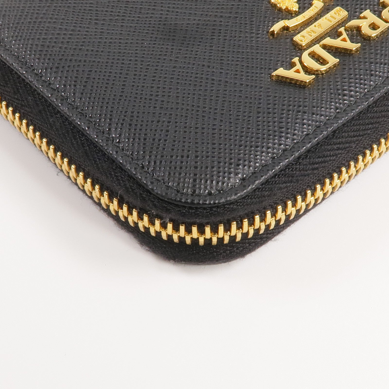 PRADA Saffiano皮革Coin Case金扣零錢包