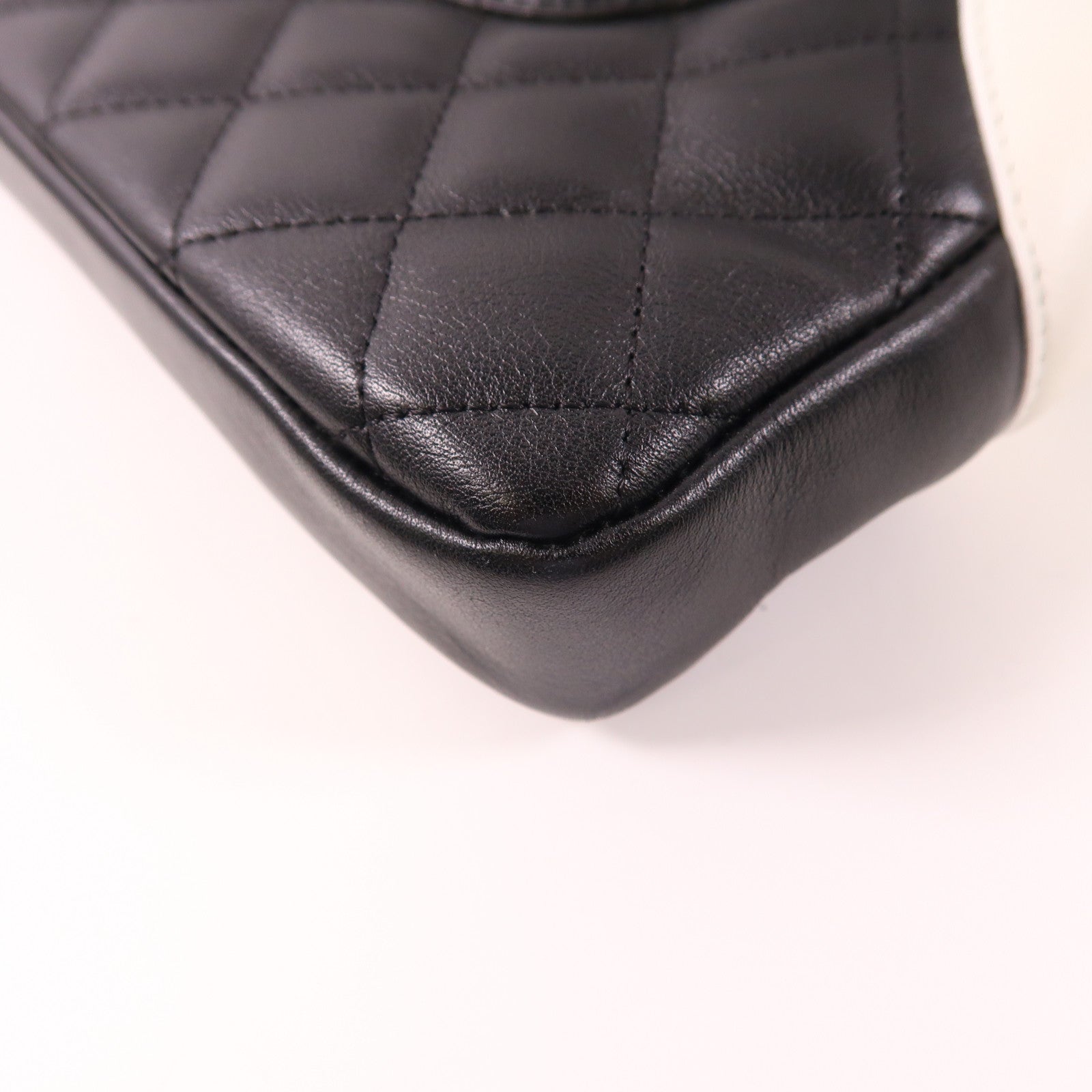 CHANEL 牛皮皮革Cambon Shoulder Bag銀扣肩背袋