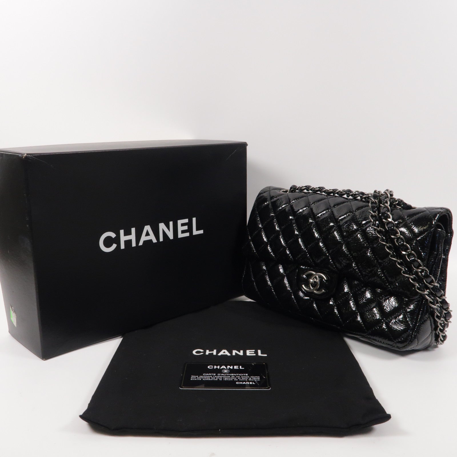 CHANEL 菱格漆皮皮革Classic銀扣肩背袋黑色
