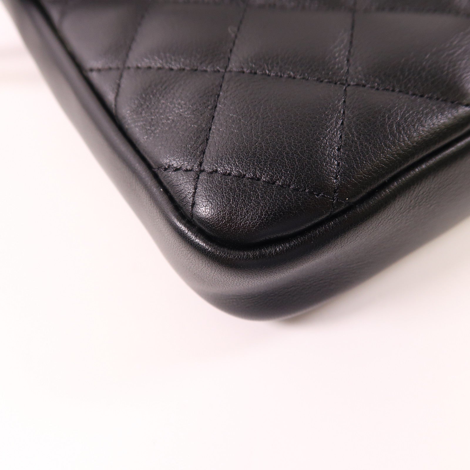 CHANEL 牛皮皮革Cambon Shoulder Bag銀扣肩背袋