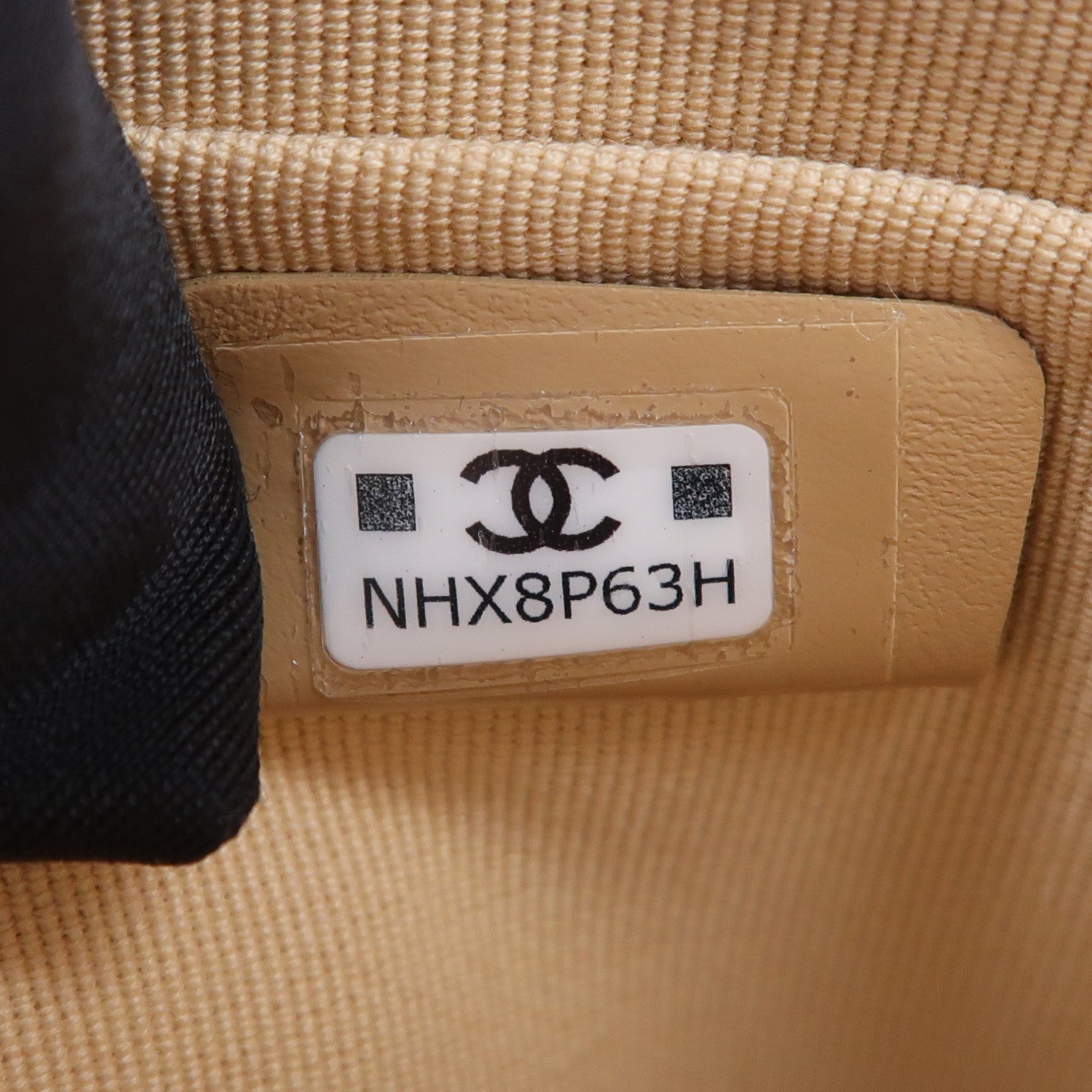 CHANEL 牛皮皮革Pouch金扣手拿包