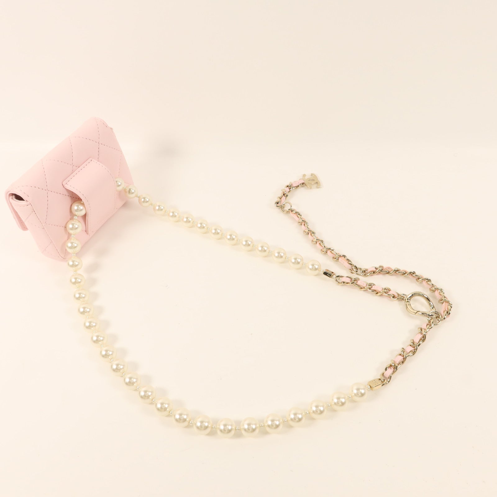 CHANEL 羊皮皮革Body Bag金扣鏈帶肩背袋
