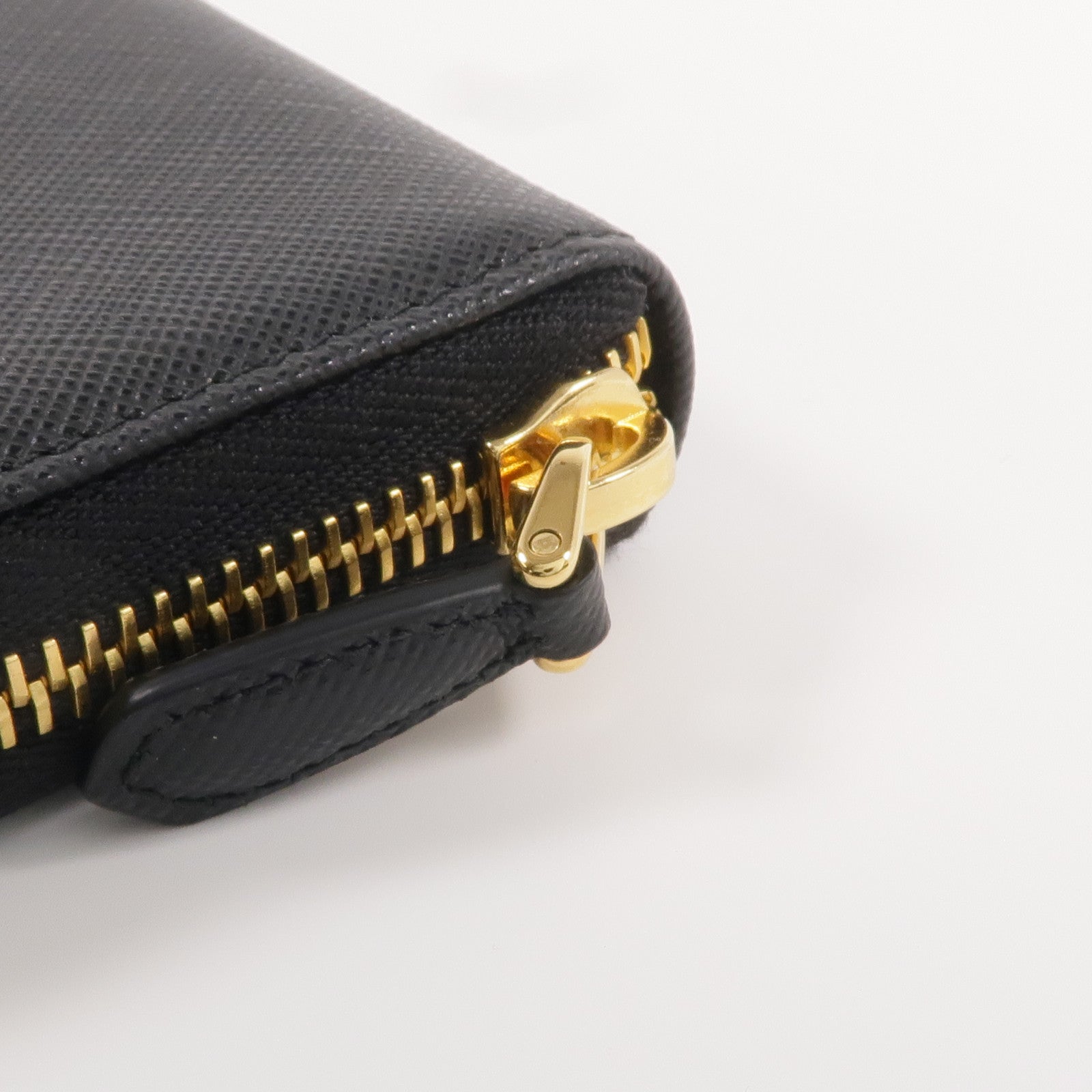 PRADA Saffiano皮革Coin Case金扣零錢包