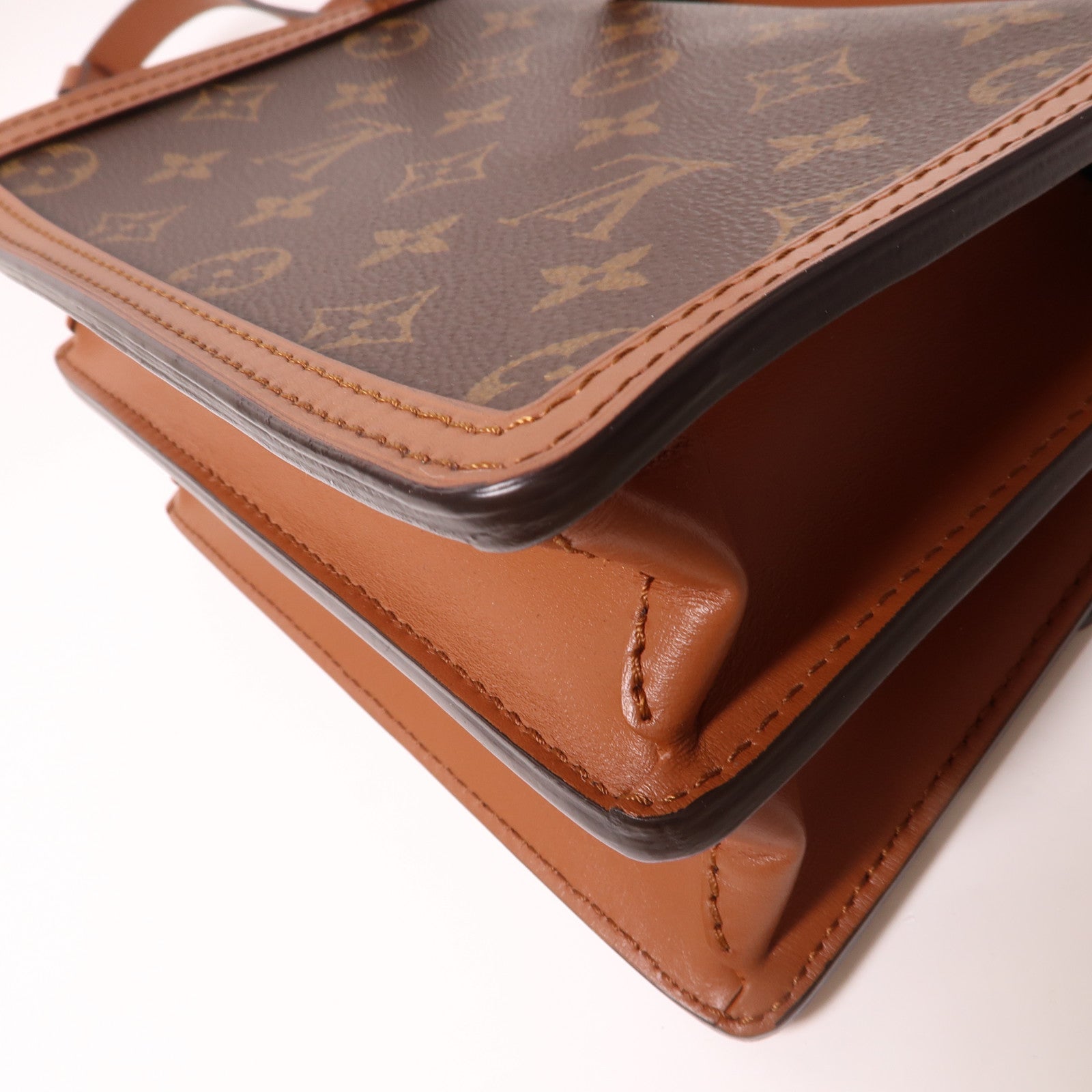 LOUIS VUITTON Monogram Reverse Mini Dauphine金扣肩背袋棕色