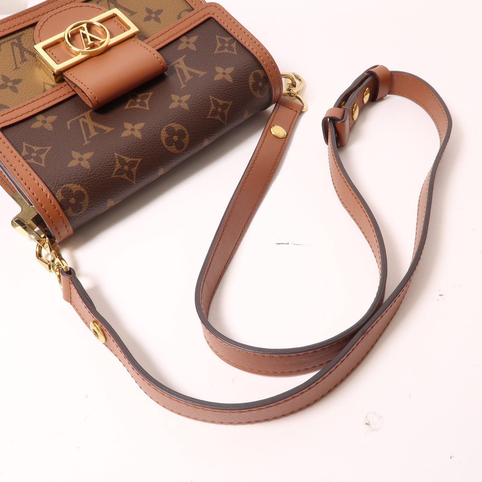 LOUIS VUITTON Monogram Reverse Mini Dauphine金扣肩背袋棕色
