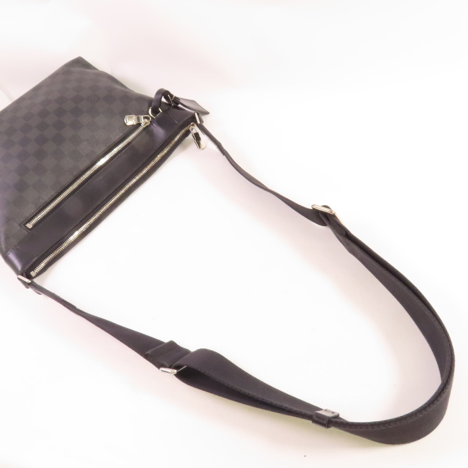 LOUIS VUITTON Damier Graphite Mick MM銀扣肩背袋黑色