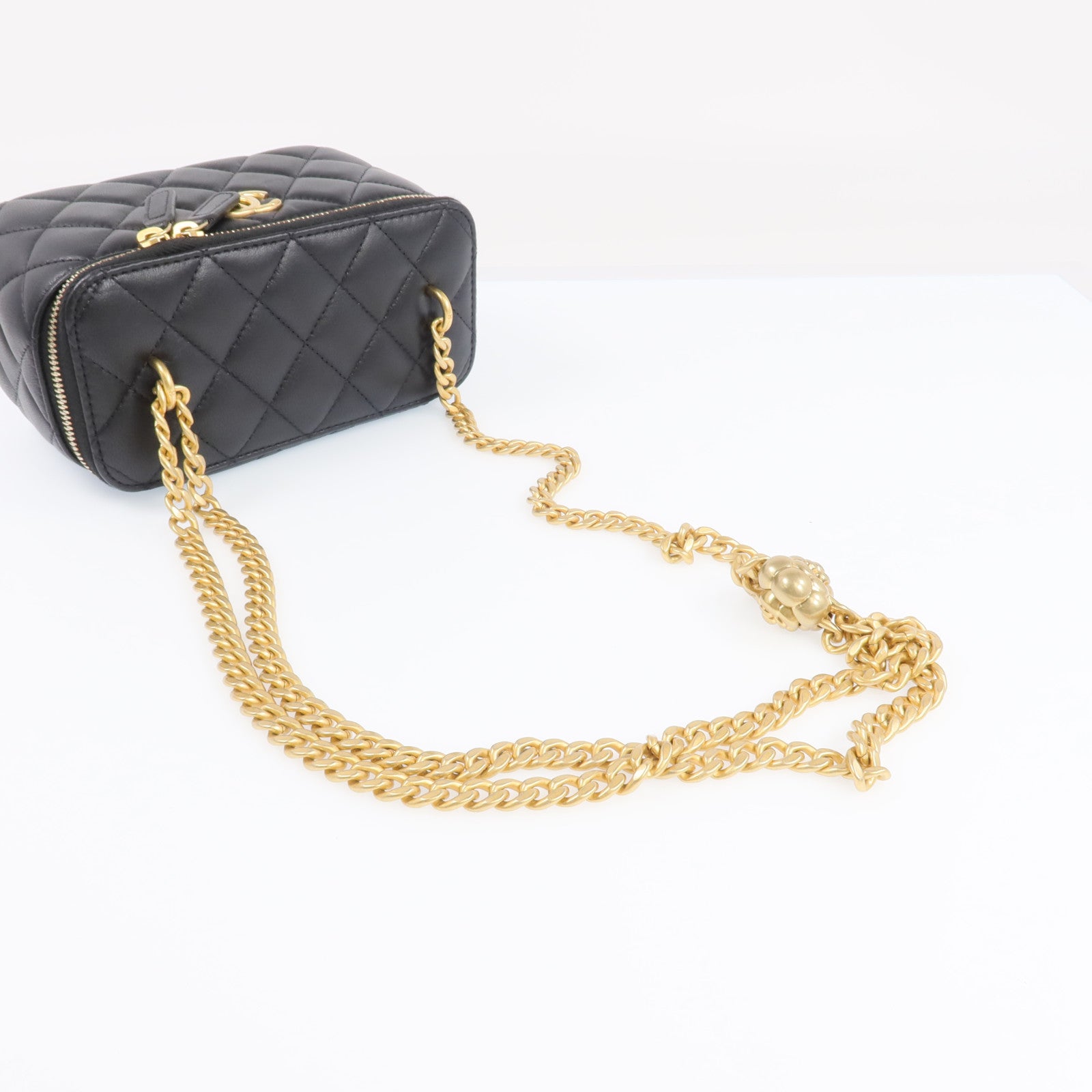 CHANEL 羊皮皮革Vanity Case金扣鏈帶肩背袋