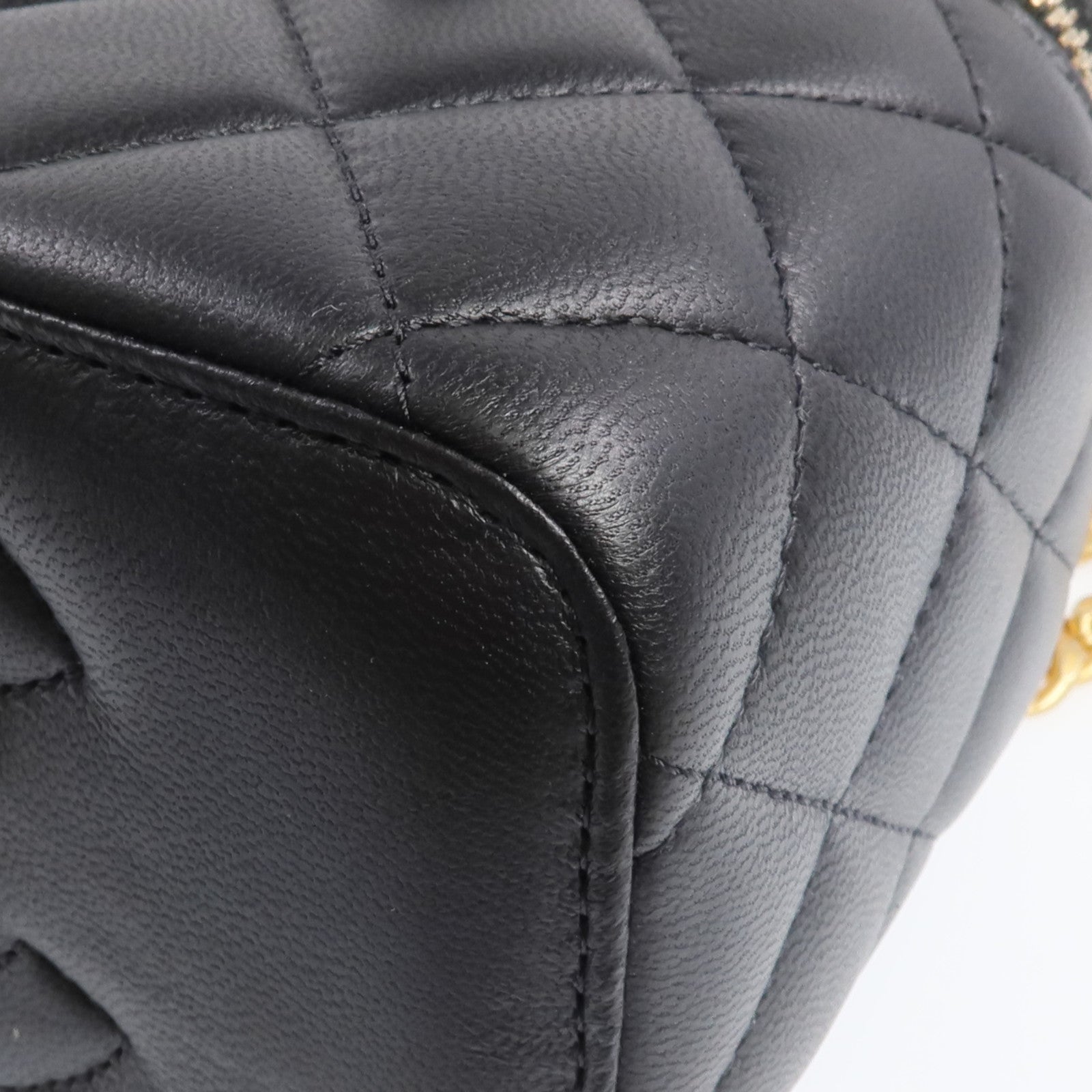 CHANEL 羊皮皮革Vanity Case金扣鏈帶肩背袋
